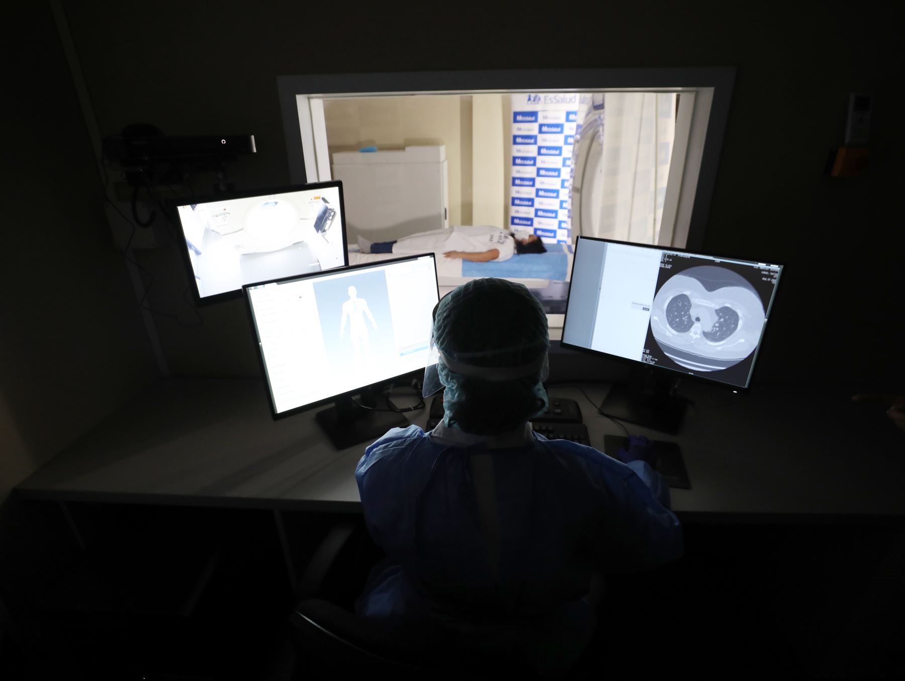 Essalud presentó tomografo de 256 cortes que permitirá dar diagnósticos de alta precisión, este equipo de alta gama fue instalado en el servicio de Tomografía y Resonancia Magnética del hospital Rebagliati.Foto:ANDINA Essalud