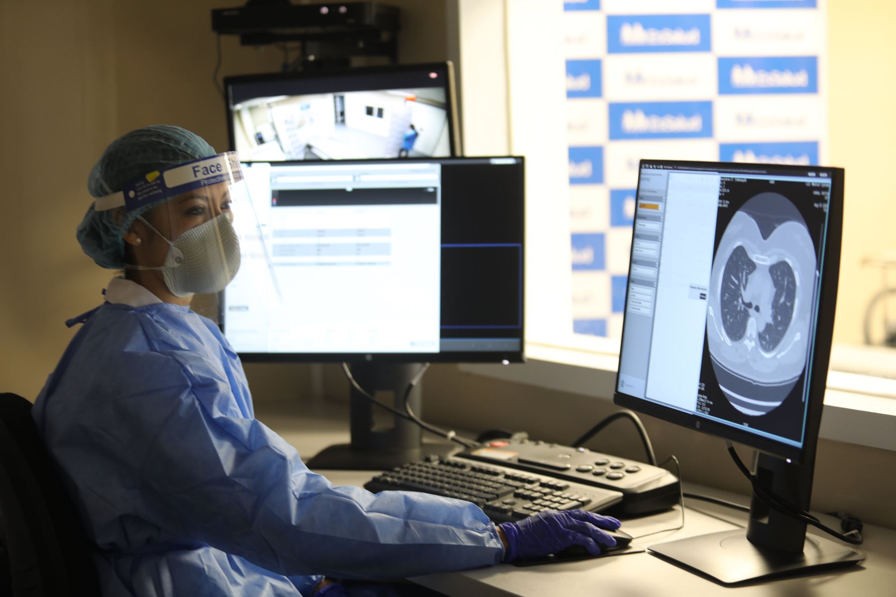 Essalud presentó tomografo de 256 cortes que permitirá dar diagnósticos de alta precisión, este equipo de alta gama fue instalado en el servicio de Tomografía y Resonancia Magnética del hospital Rebagliati.Foto:ANDINA Essalud