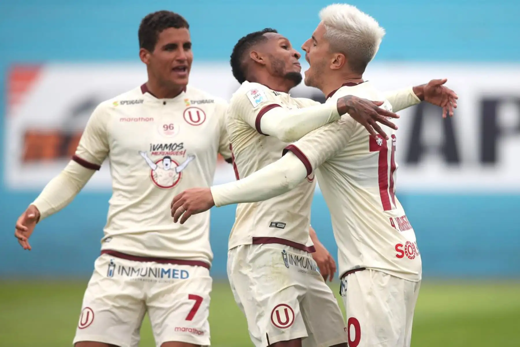 El futbolista de Universitario, Alejandro Hohberg celebra luego de anotar el primer gol del encuentro ante la San Martín durante el encuentro que sostienen ambas escuadras por la fecha 8 de la Liga 1 del torneo Apertura 2020 en el estadio Alberto Gallardo.

Foto: @LigaFutProfdel