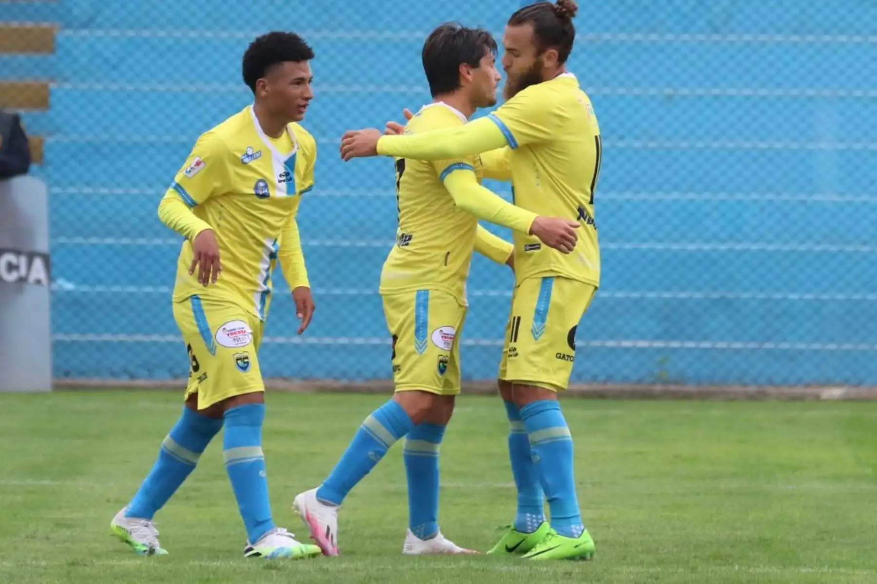 Diego Manicero, jugador del Melgar celebra con sus compañeros luego de anotar el primer gol del encuentro ante Carlos Stein por la fecha 8 de la Liga 1 del torneo Apertura 2020 en el estadio Alberto Gallardo.

Foto: @LigaFutProfdel