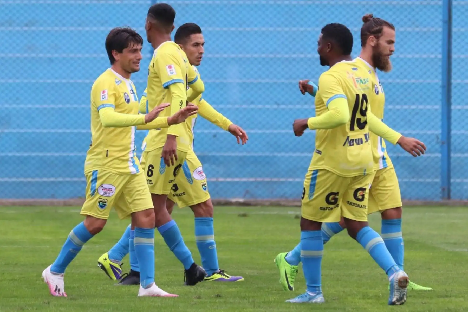 Diego Manicero, jugador del Melgar celebra con sus compañeros luego de anotar el primer gol del encuentro ante Carlos Stein por la fecha 8 de la Liga 1 del torneo Apertura 2020 en el estadio Alberto Gallardo.

Foto: @LigaFutProfdel