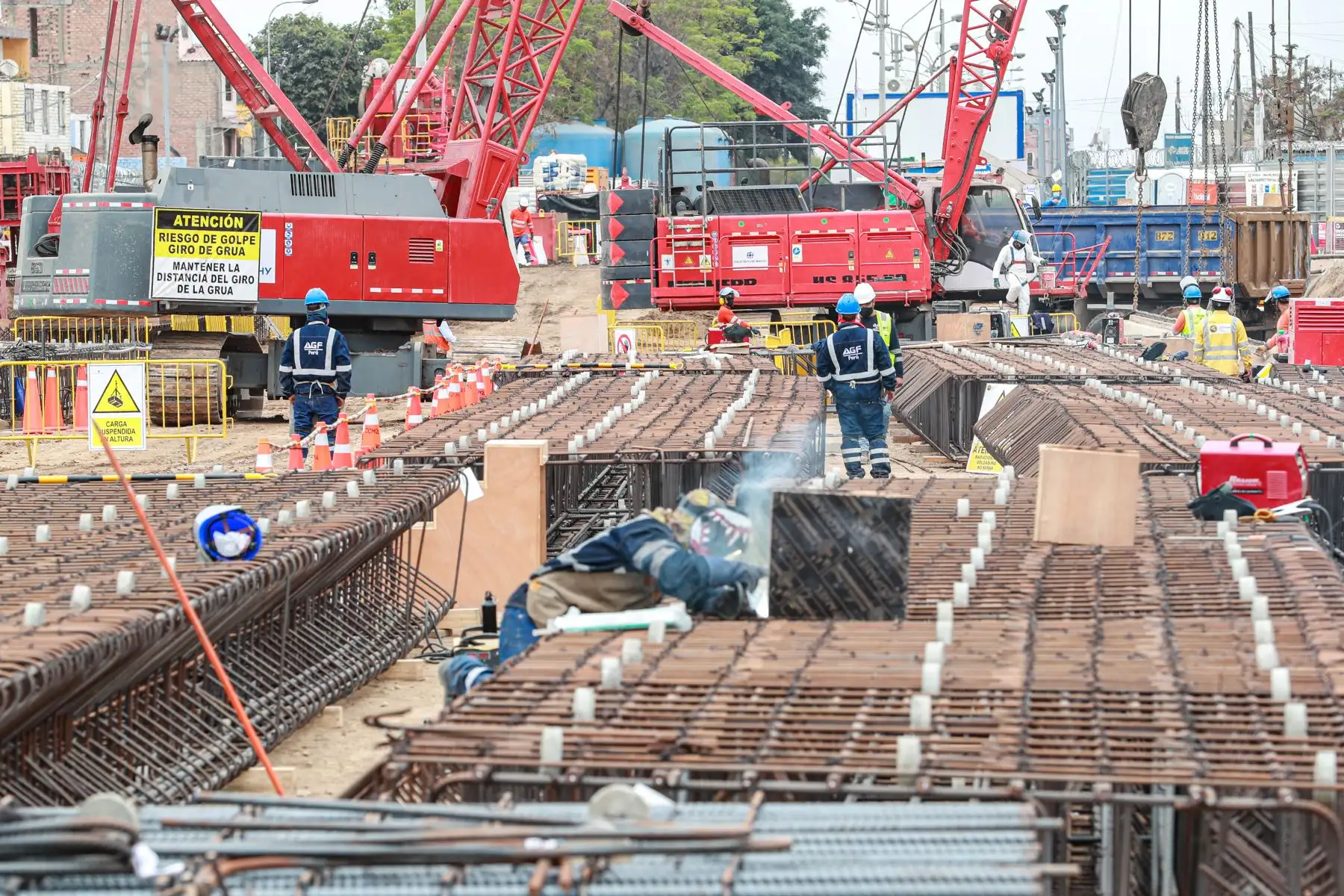 La estación se encuentra actualmente en la fase de construcción de la estructura perimetral o caja de la estación. Posteriormente se realizarán los accesos y salidas de emergencia que permitirán el paso de los trenes.
Foto: MTC