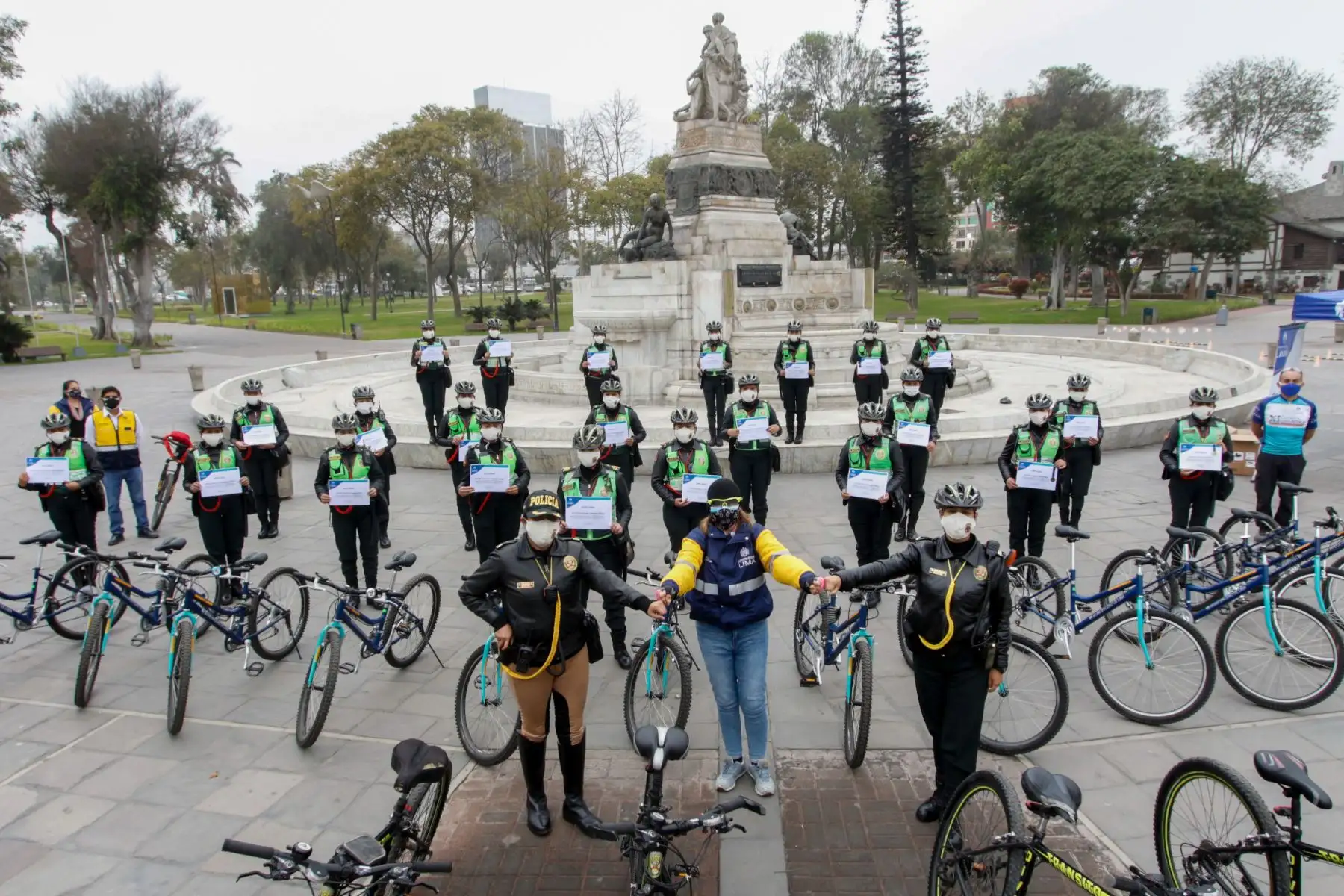 Culmina capacitacion de la MML sobre movilidad sostenible y ciclismo urbano para oficiales de la compañia de bicicletas de la policia femenina de transito sur 1.
Foto: Municipalidad de Lima
