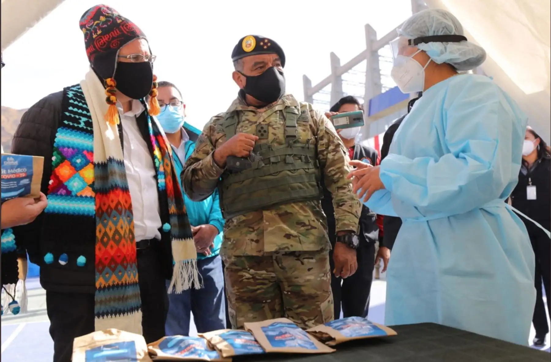 El ministro de la Producción, José Salardi, arribó a Huancavelica para liderar, en representación del Ejecutivo, las acciones que se ejecutan en el marco de la Operación Territorial de Ayuda para el Tratamiento y Aislamiento frente al Covid-19 (Tayta).
Foto:ANDINA/Ministerio de la Producción.