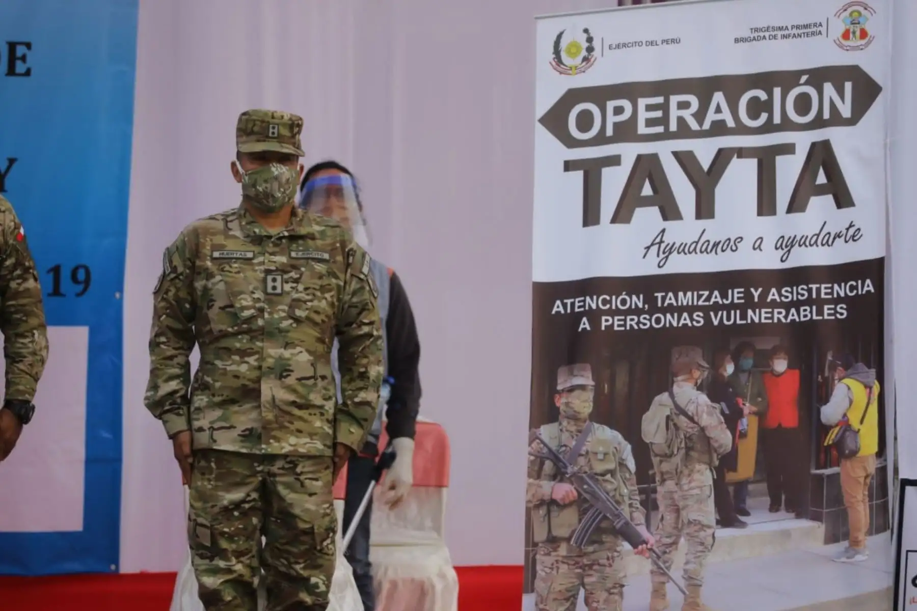 En coordinación con las FFAA y el personal médico de la Diresa Huancavelica se realizó en la plaza de Armas de Churcampa, la “Operación Tayta”, una campaña de salud, a favor de la población de Churcampa, respetando todos los protocolos de bioseguridad.
Foto:ANDINA/Ministerio de la Producción.