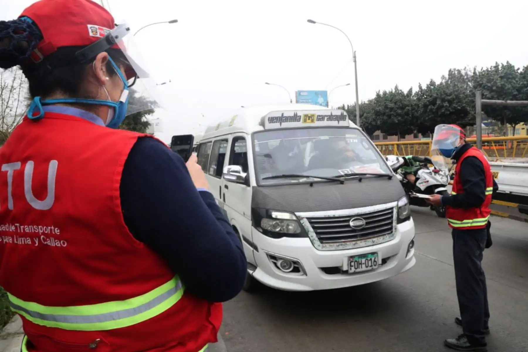 La Autoridad de Transporte Urbano realizó acciones  de fiscalización contra el transporte informal en los exteriores de la estación Naranjal, en Independencia. Con el apoyo de la PNP se sancionó a los conductores y vehículos que no contaban con autorización para brindar el servicio.Foto:ANDINA/ATU