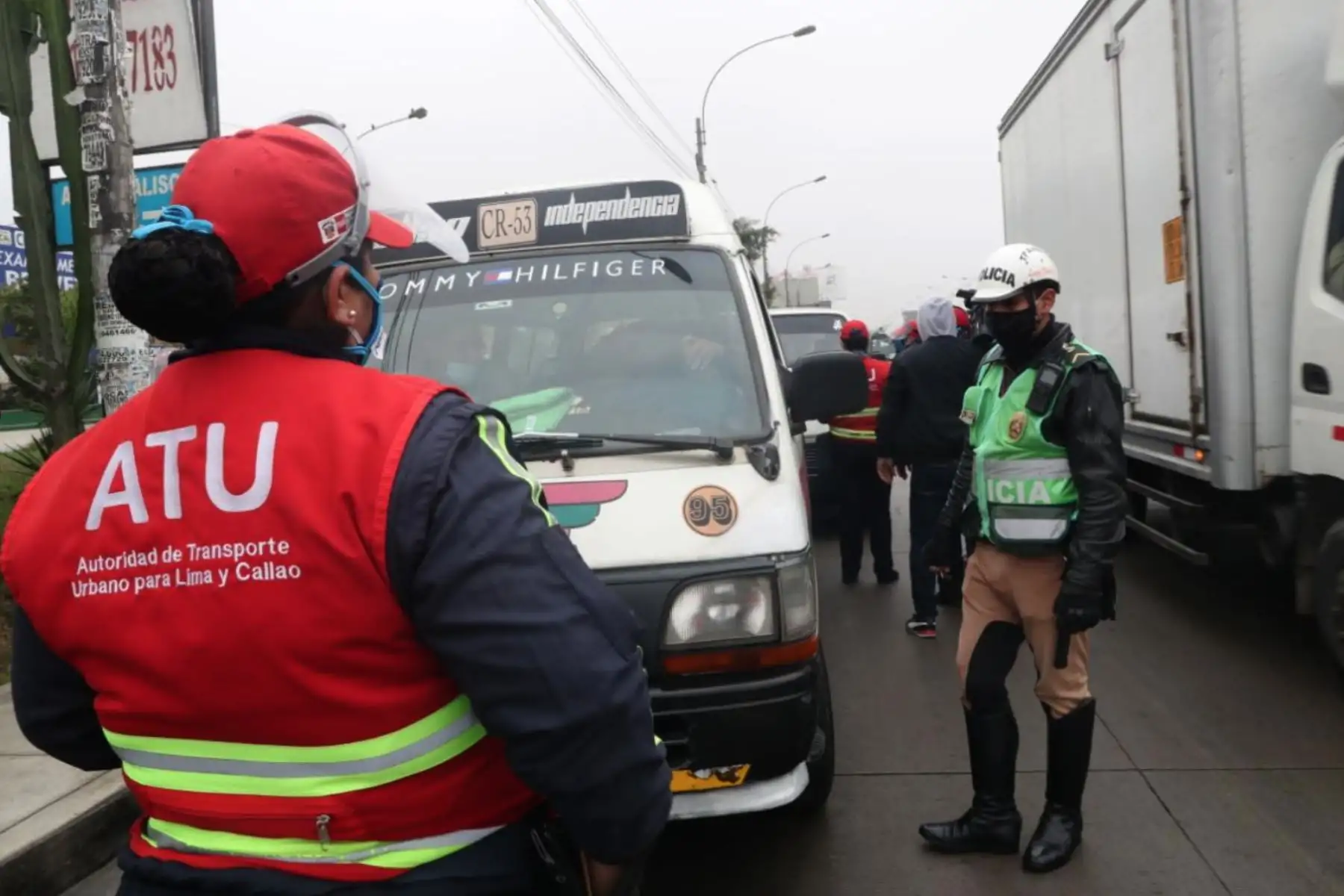 La Autoridad de Transporte Urbano realizó acciones  de fiscalización contra el transporte informal en los exteriores de la estación Naranjal, en Independencia. Con el apoyo de la PNP se sancionó a los conductores y vehículos que no contaban con autorización para brindar el servicio.Foto:ANDINA/ATU