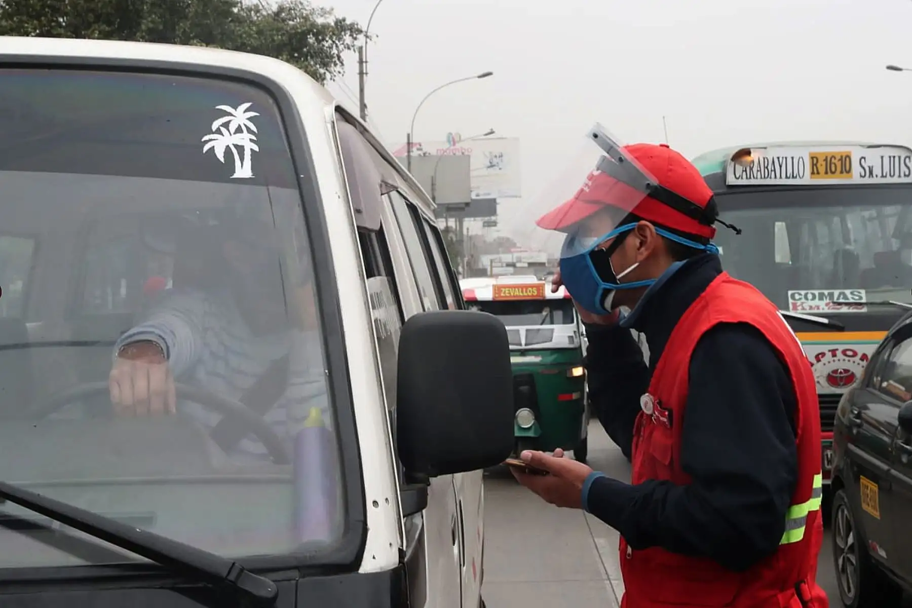 La Autoridad de Transporte Urbano realizó acciones  de fiscalización contra el transporte informal en los exteriores de la estación Naranjal, en Independencia. Con el apoyo de la PNP se sancionó a los conductores y vehículos que no contaban con autorización para brindar el servicio.Foto:ANDINA/ATU