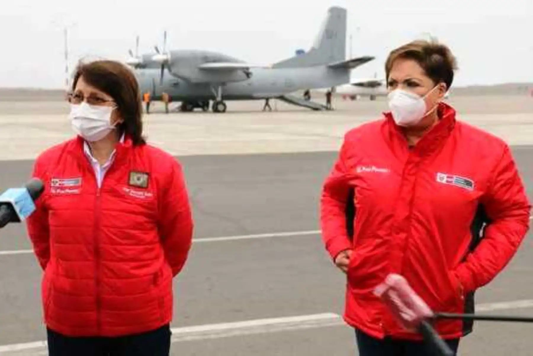En epidemiología, las cifras pueden cambiar en cualquier momento", subrayó en el Grupo Aéreo 8 antes de partir hacia Tacna. Foto: Minsa.