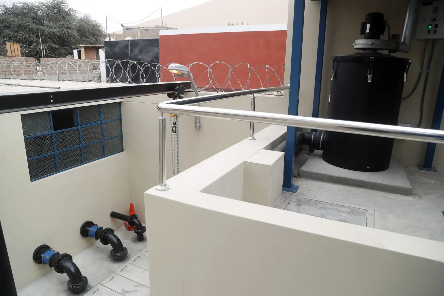 El Ministro de Vivienda Carlos Lozada visita la región de Ica para inspeccionar la planta de bombeo de La Huacachina y poner la primera piedra en el proyecto Techo Propio de Ica .

Foto: ANDINA/Ministerio de Vivienda