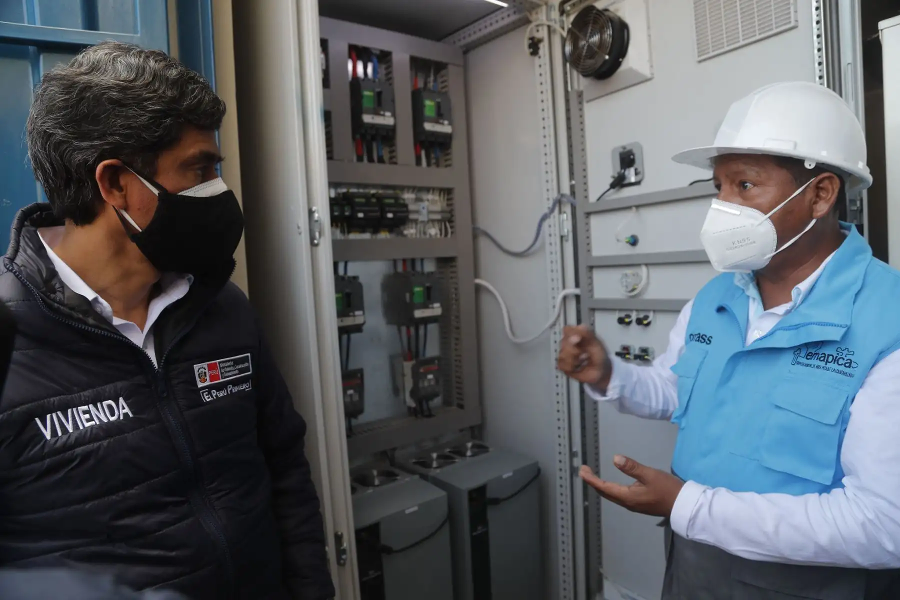 El Ministro de Vivienda Carlos Lozada visita la región de Ica para inspeccionar la planta de bombeo de La Huacachina y poner la primera piedra en el proyecto Techo Propio de Ica.

Foto: ANDINA/Ministerio de Vivienda