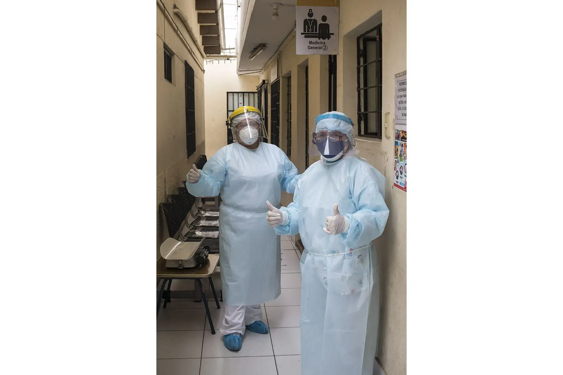 Las licenciadas Elena Sotelo (izq.) y Saturnina Córdova trabajan en el centro de salud Primavera de El Agustino, que pertenece a la Diris Lima Este. Foto: ANDINA/Jhonel Rodríguez Robles