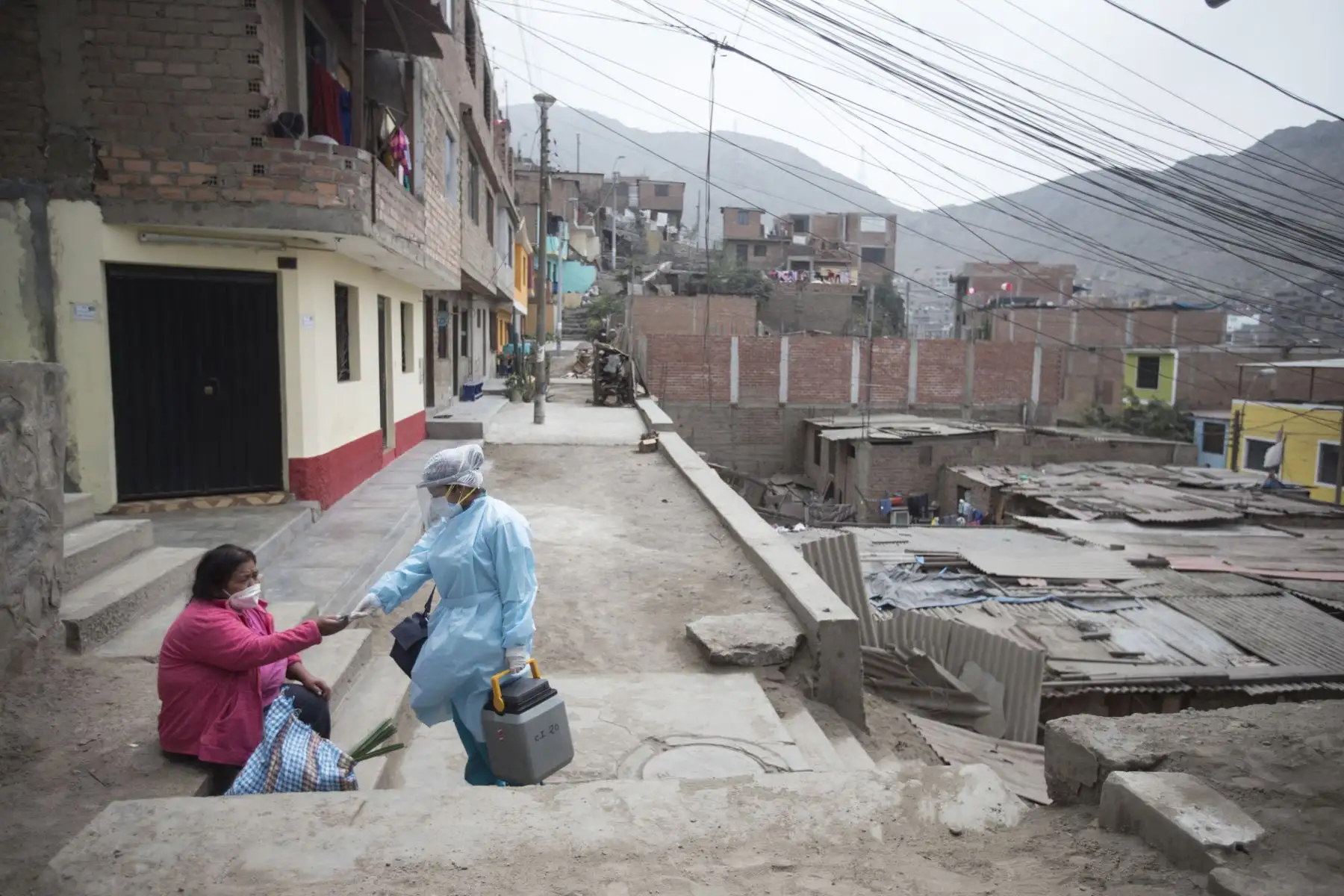 Los adultos mayores y los niños son los más vulnerables ante el covid-19 y son prioridad al momento de la vacunación. Foto: ANDINA/Jhonel Rodríguez Robles