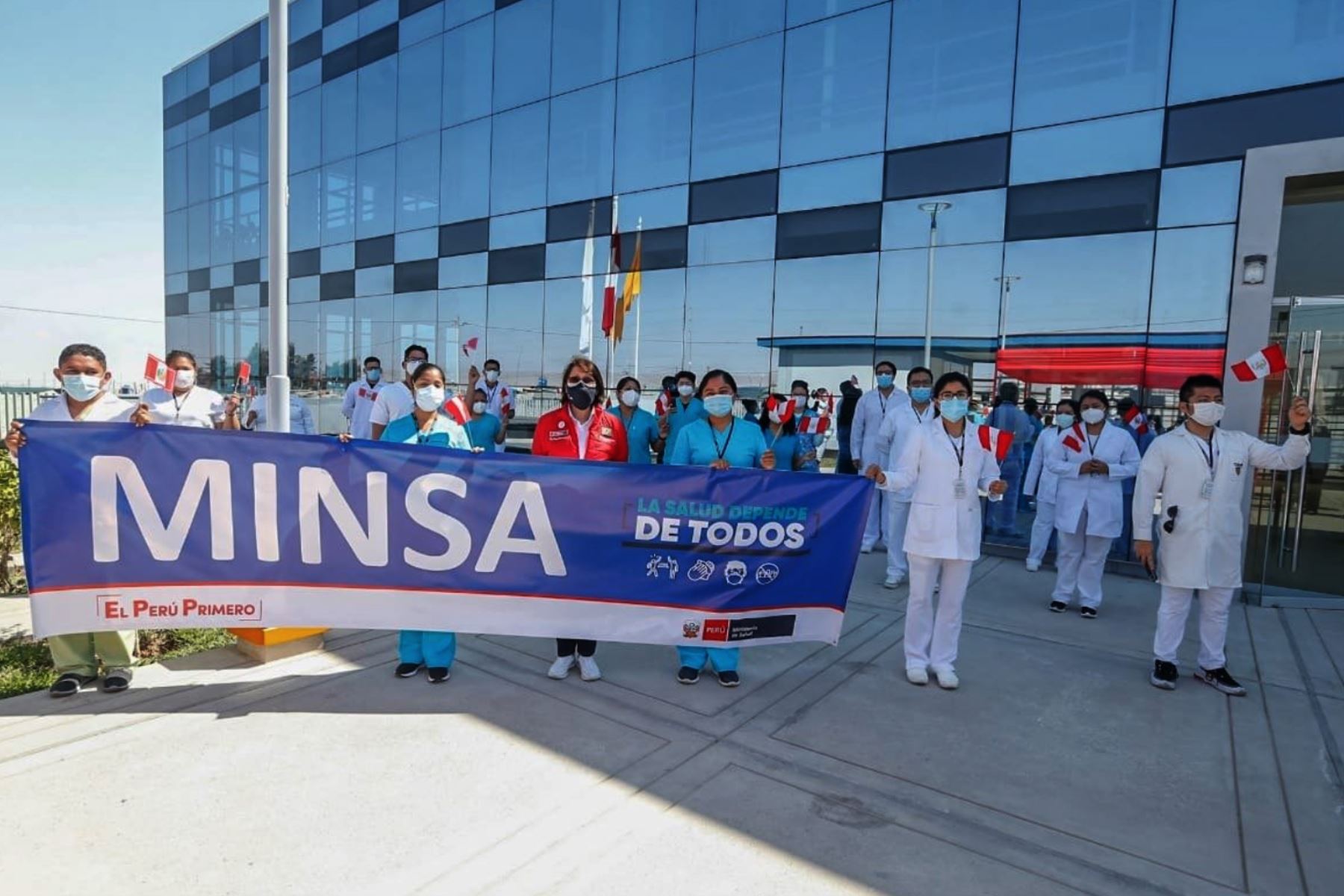 El nuevo Hospital de Contingencia de Tacna para la atención de pacientes covid-19, ubicado en el distrito Gregorio Albarracín, cuenta con 100 camas hospitalarias y otras 20 en la Unidad de Cuidados Intensivos (UCI), así como una planta de oxígeno que produce 600 metros cúbicos diarios de este recurso vital. ANDINA/Difusión