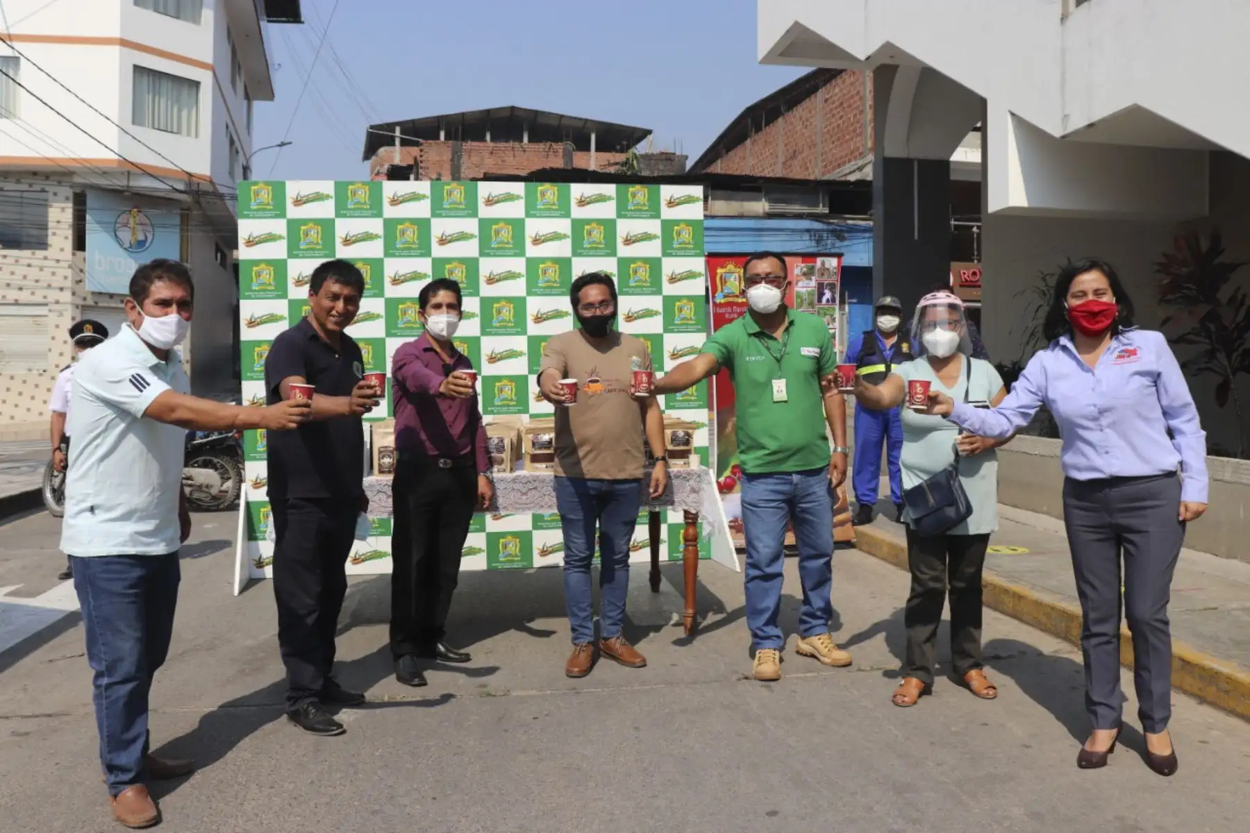 El Parque de la Integridad de La Merced, hoy fue el escenario donde las principales autoridades de la provincia de Chanchamayo rindieron tributo al café peruano en su día.Foto:ANDINA/Difusión