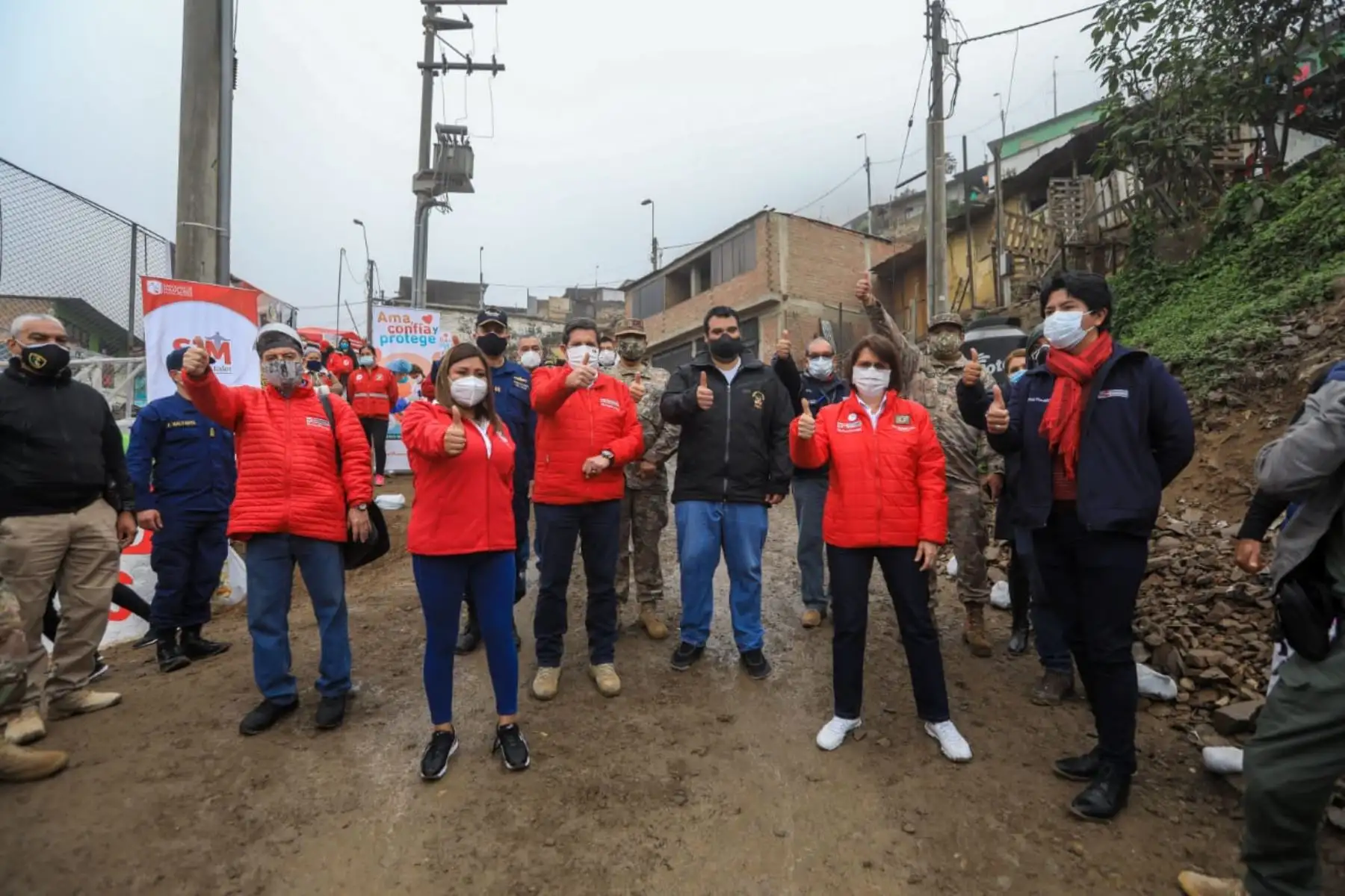 Ministra de Salud, Pilar Mazzeti, supervisa toma de pruebas Covid-19, en los asentamientos humanos Vista Alegre y Las Praderas de Nueva Rinconada, en San Juan de Miraflores. Foto: ANDINA/Minsa
