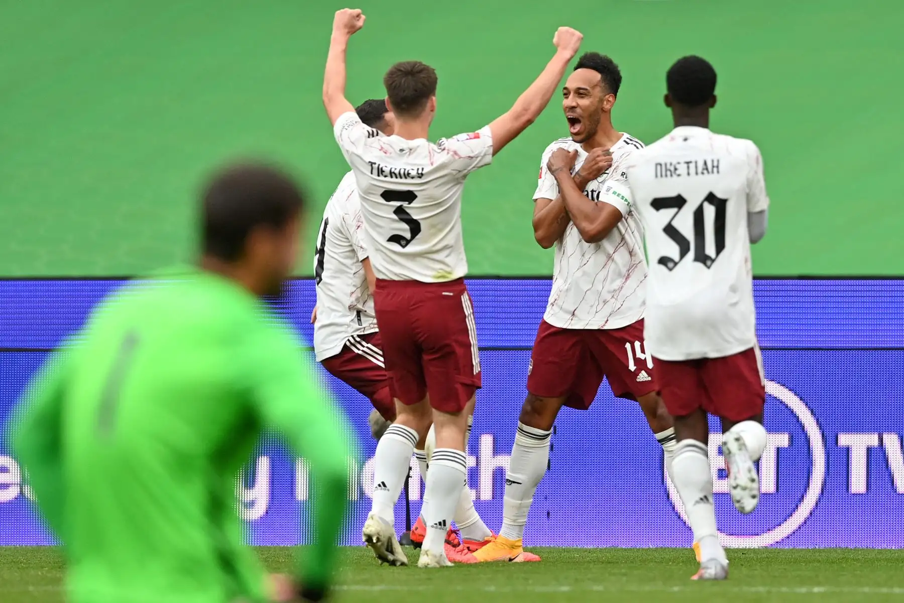 Pierre-Emerick Aubameyang del Arsenal celebra tras anotar el primer gol de su equipo al Liverpool durante el partido de fútbol English FA Community Shield, en el estadio de Wembley. Foto: AFP