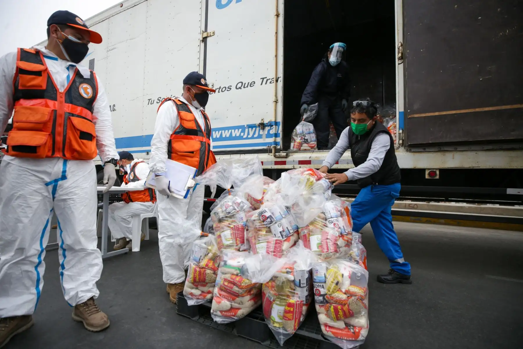 Más de 4,600 familias recibirán segunda entrega de alimentos en el distrito de Santa Rosa. Foto: ANDINA/PCM