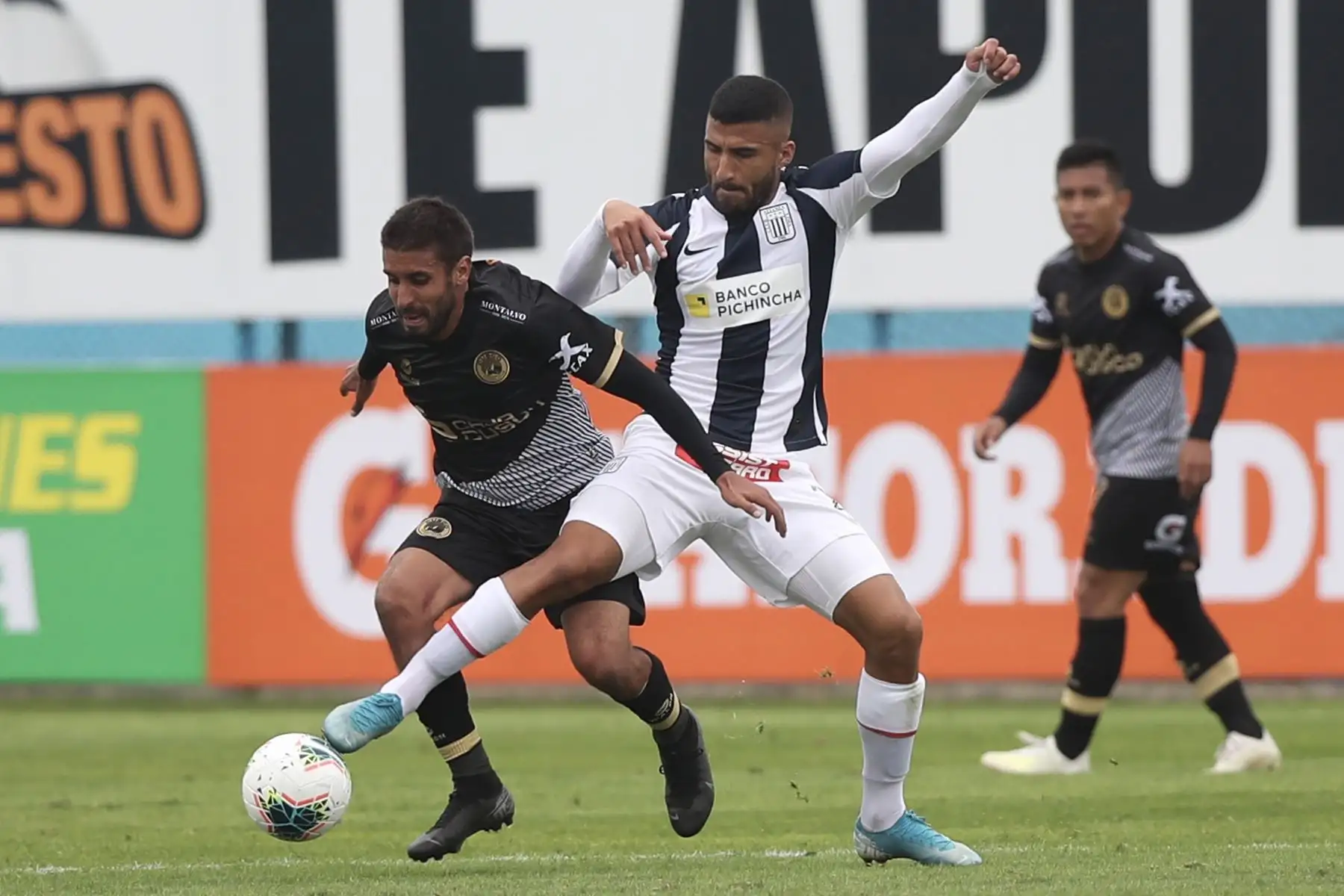 Alianza Lima y Cusco F.C. empataron 0-0  por la fecha 9 del Torneo Apertura de la Liga 1. El partido se disputó en el estadio Alberto Gallardo. Foto: FPF