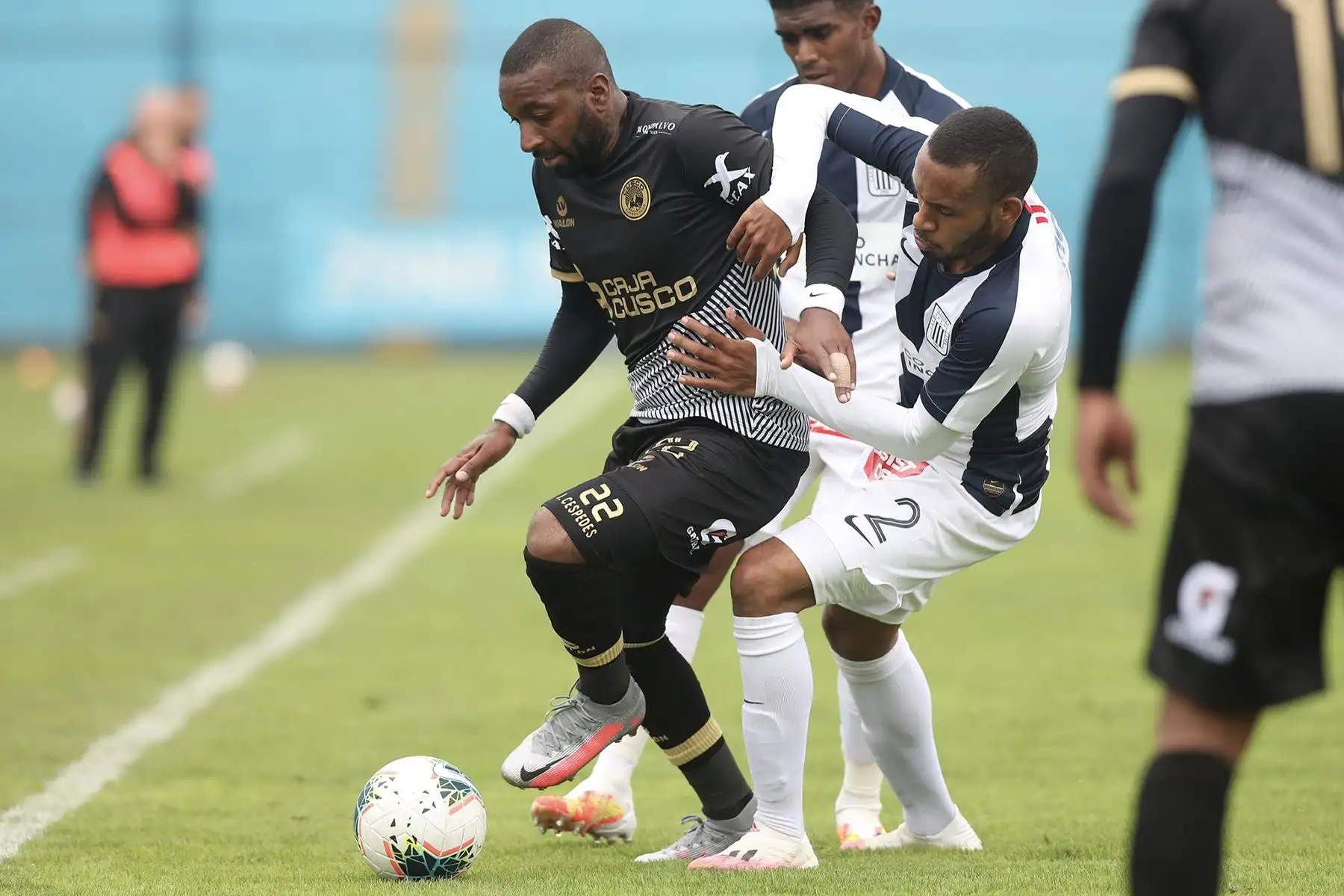 Alianza Lima y Cusco F.C. empataron 0-0  por la fecha 9 del Torneo Apertura de la Liga 1. El partido se disputó en el estadio Alberto Gallardo. Foto: FPF