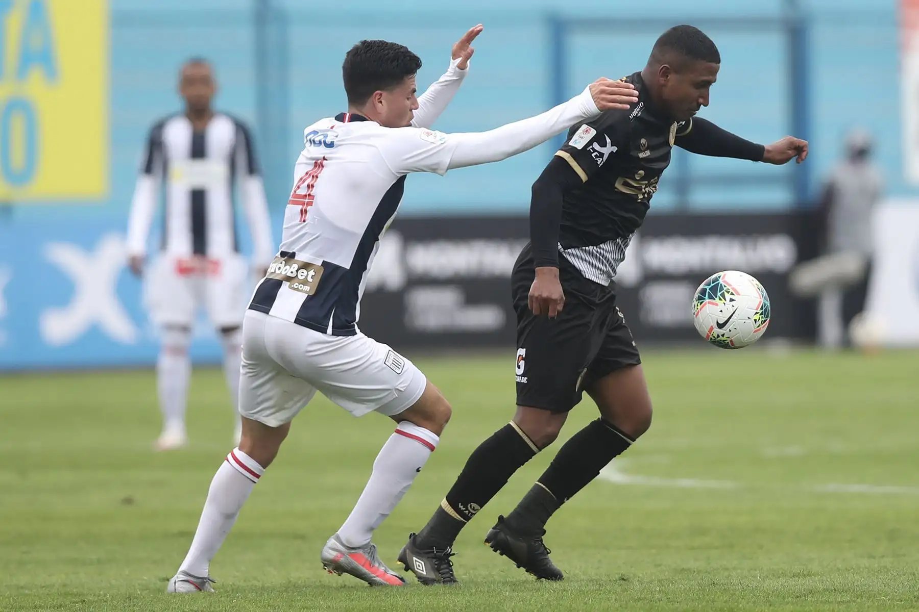 Alianza Lima y Cusco F.C. empataron 0-0  por la fecha 9 del Torneo Apertura de la Liga 1. El partido se disputó en el estadio Alberto Gallardo. Foto: FPF