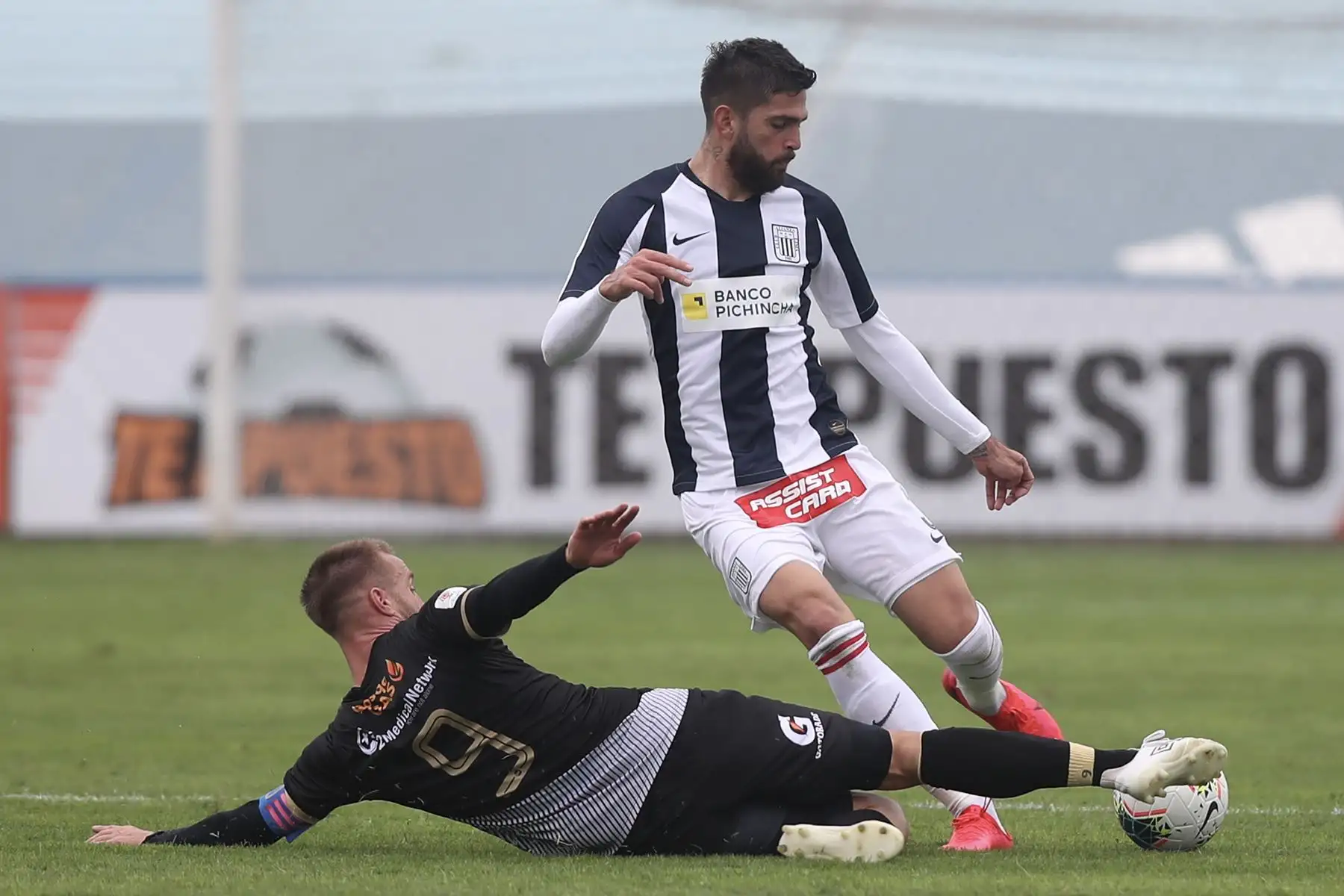 Alianza Lima y Cusco F.C. empataron 0-0  por la fecha 9 del Torneo Apertura de la Liga 1. El partido se disputó en el estadio Alberto Gallardo. Foto: FPF
