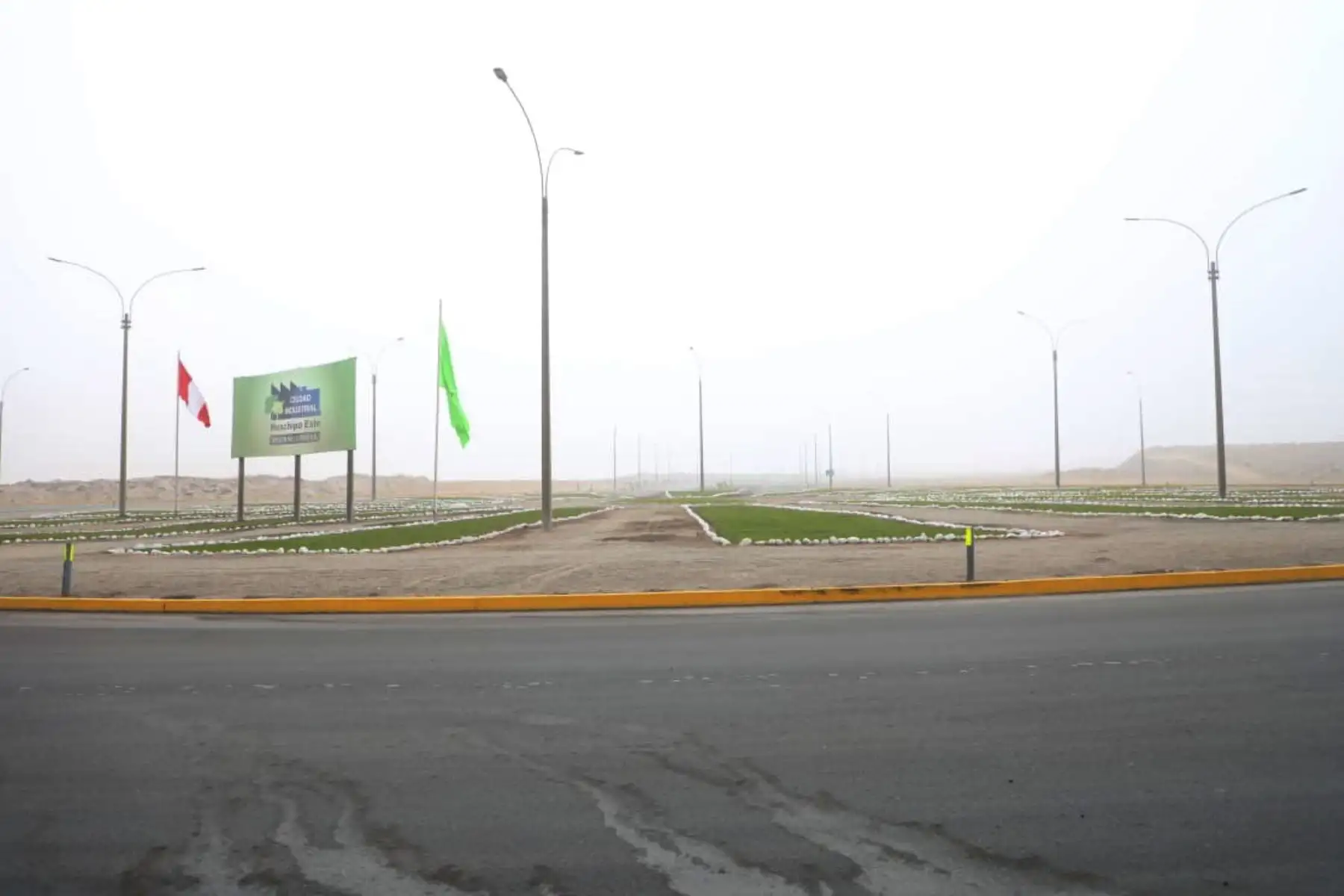 El ministro de la Producción, Jose Salardi, junto a los titulares del Ministerio de Vivienda, Ministerio de transportes y el presidente de Perú Cámaras realizan una visita técnica al parque industrial "Ciudad Industrial Huachipa Este" que impulsará el desarrollo diversificado nacional. Foto: Ministerio de la Producción