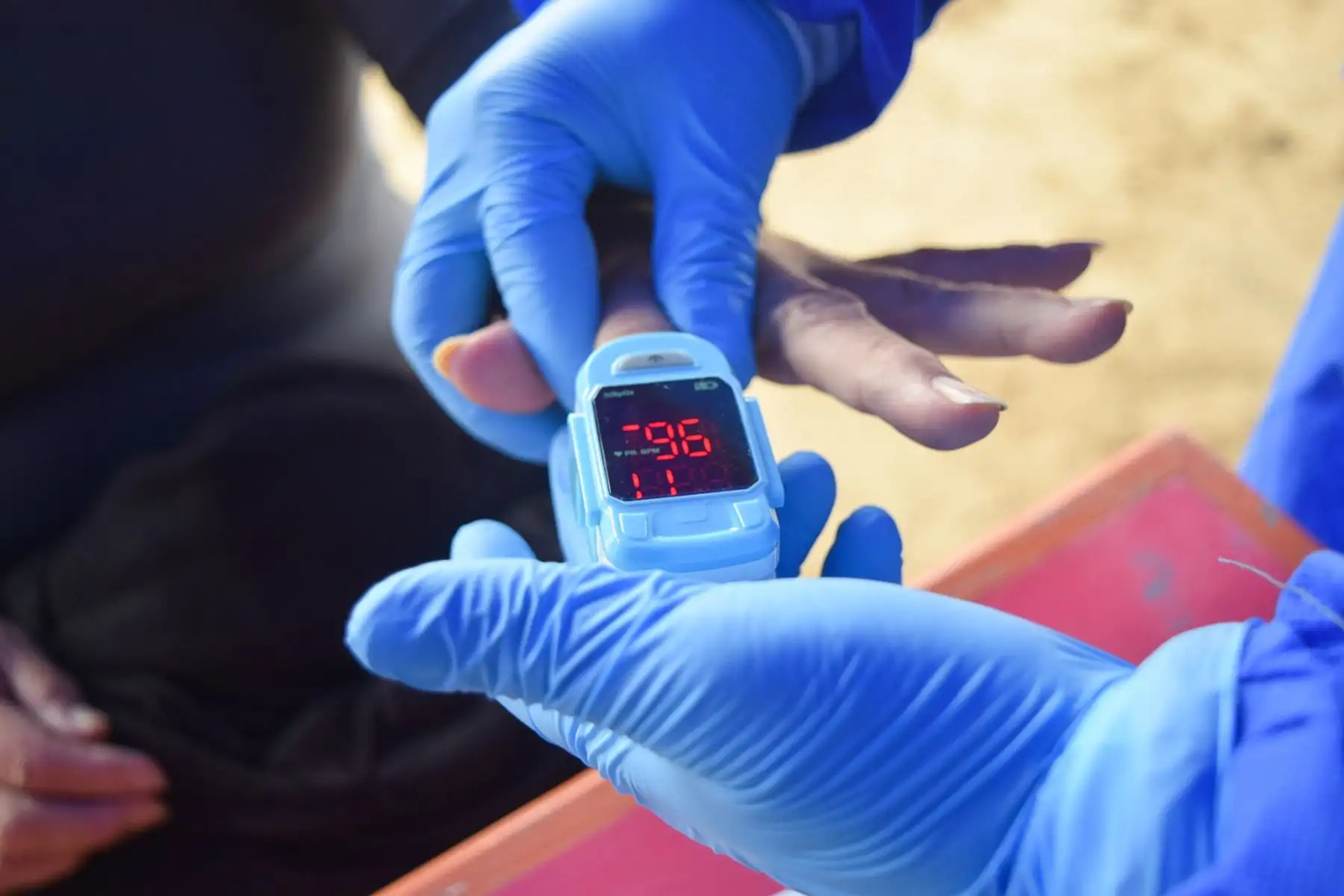 Brigadas del Minsa brindaron más de 2800 atenciones de vacunación, descarte de anemia, VIH y covid-19, entre otros servicios, a familias de la zona de La Arboleda en el distrito de Santa Rosa. Foto: Minsa