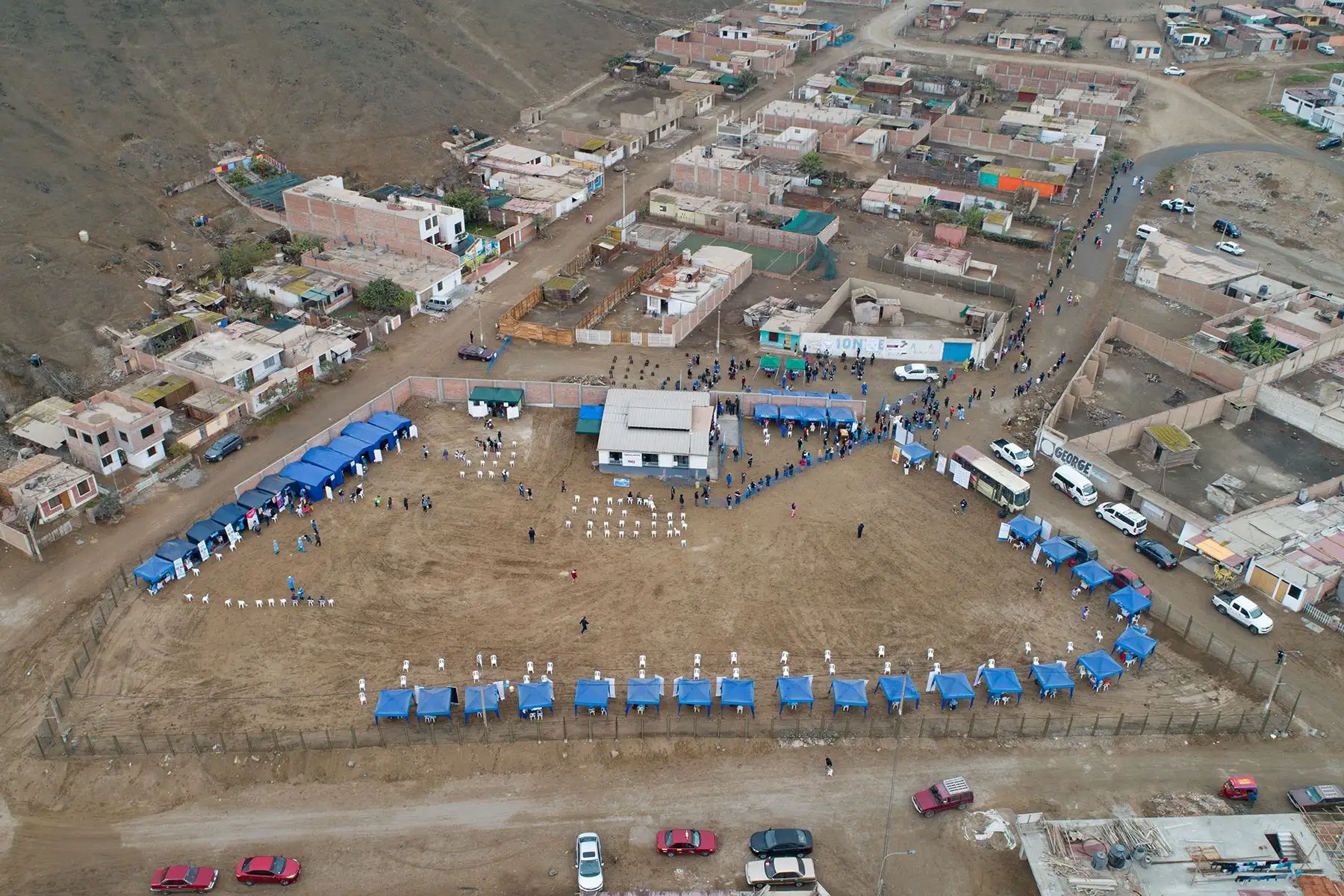 Brigadas del Minsa brindaron más de 2800 atenciones de vacunación, descarte de anemia, VIH y covid-19, entre otros servicios, a familias de la zona de La Arboleda en el distrito de Santa Rosa. Foto: Minsa