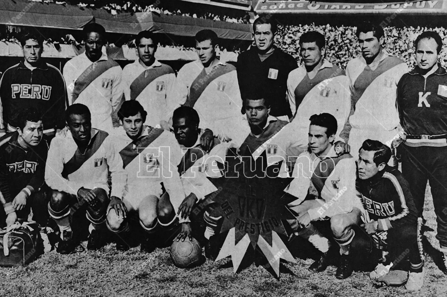 Buenos Aires - 31 de agosto de 1969 / La selección peruana de fútbol que se clasificó al mundial de México 1970 tras empatar 2-2 con Argentina en el estadio de La Bombonera. Foto: Archivo Histótico El Peruano / Alfonso Ego Aguirre