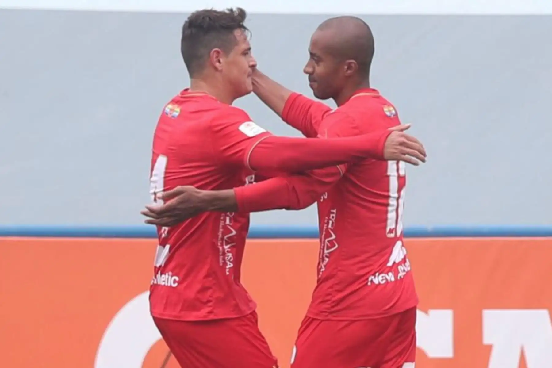 El futbolista del Cienciano Damián Ísmodes celebra su gol ante Universitario, por la liga 1 del Torneo Apertura 2020 en el Estadio Alberto Gallardo de Lima Perú. Foto: ANDINA/ @LigaFutProfdel