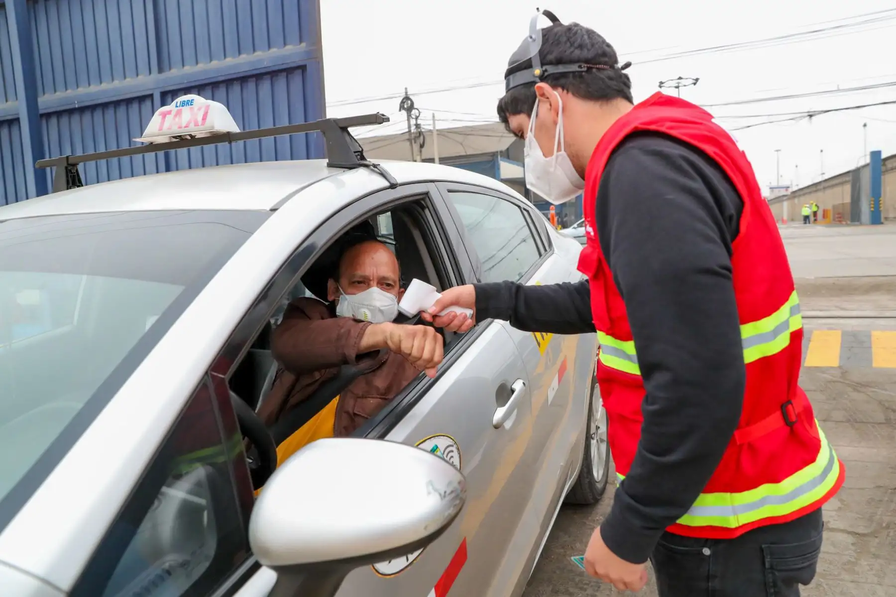 Con el objetivo de asegurar el cumplimiento de las medidas sanitarias y prevenir contagios por el Covid-19, la Autoridad de Transporte Urbano para Lima y Callao (ATU) realiza la desinfección de las unidades vehiculares que prestan el servicio de taxi.

Foto:ANDINA/ATU