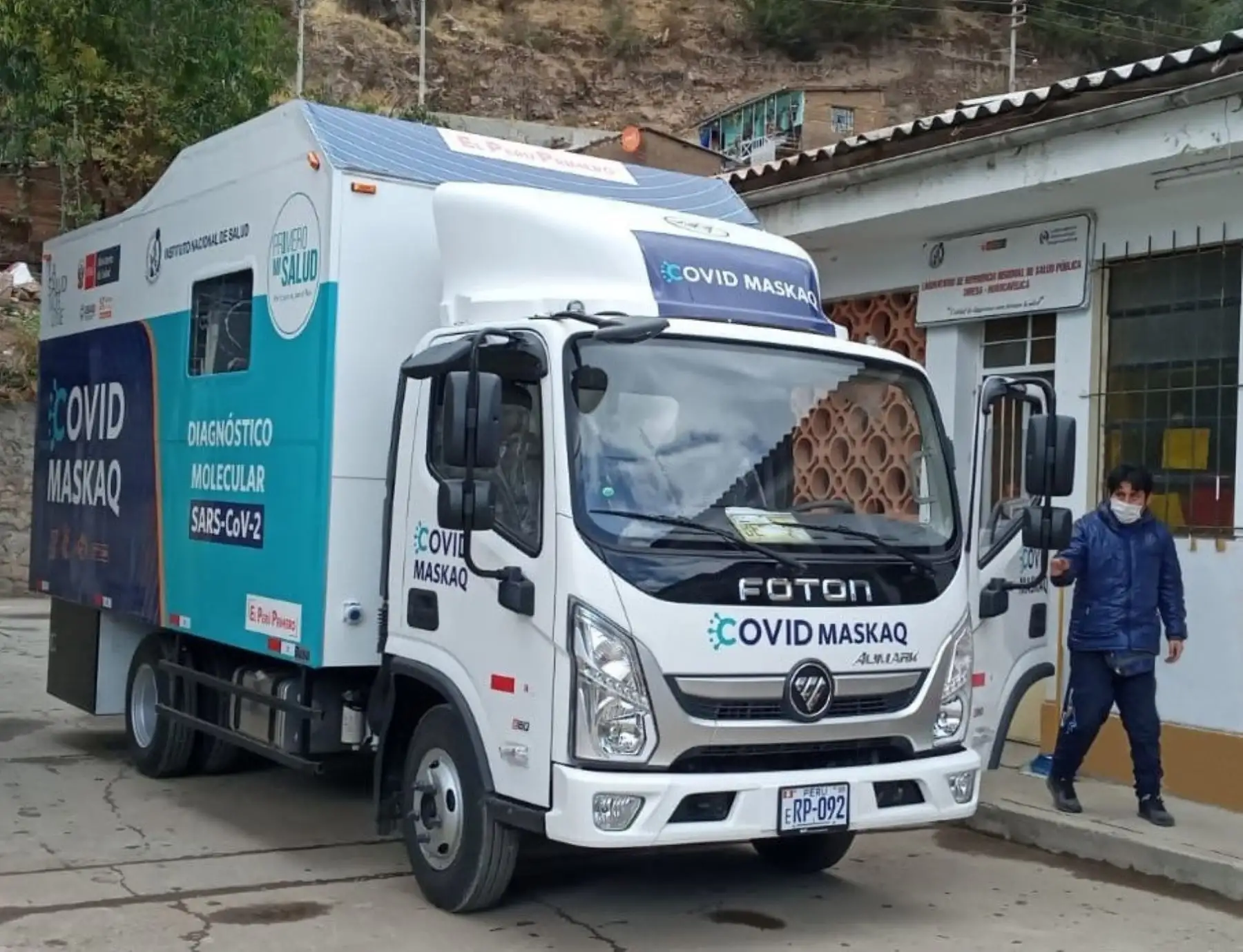 El Covid Maskaq, el laboratorio móvil del Instituto Nacional de Salud llega a Huancavelica para detectar posibles casos de coronavirus (covid-19) en esa región.