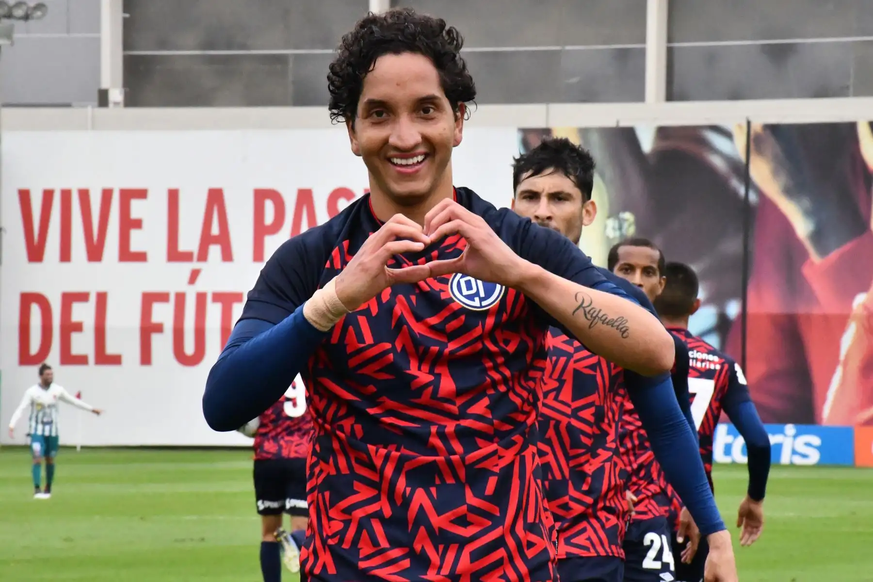 Jean Pierre Archimbaud de Deportivo Municipal celebra luego de anotar ante Alianza UDH durante el encuentro que disputan ambas escuadras en el estadio Videna por la fecha 9 de la Liga 1. Foto: Liga 1