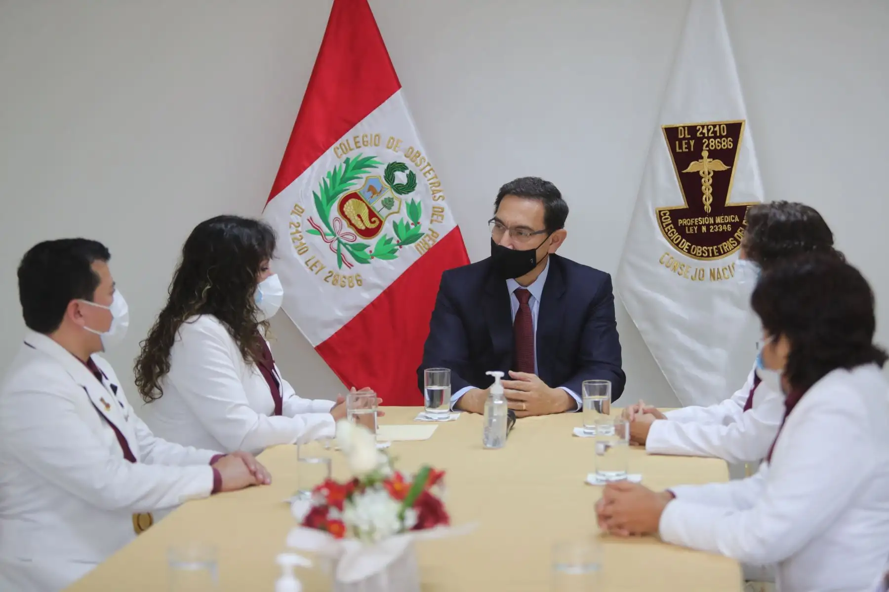 En el día internacional del obstetra el Presidente de la República, Martín Vizcarra se reunió con el consejo directivo del Colegio Obstetras del Perú.
Foto: ANDINA/Prensa Presidencia