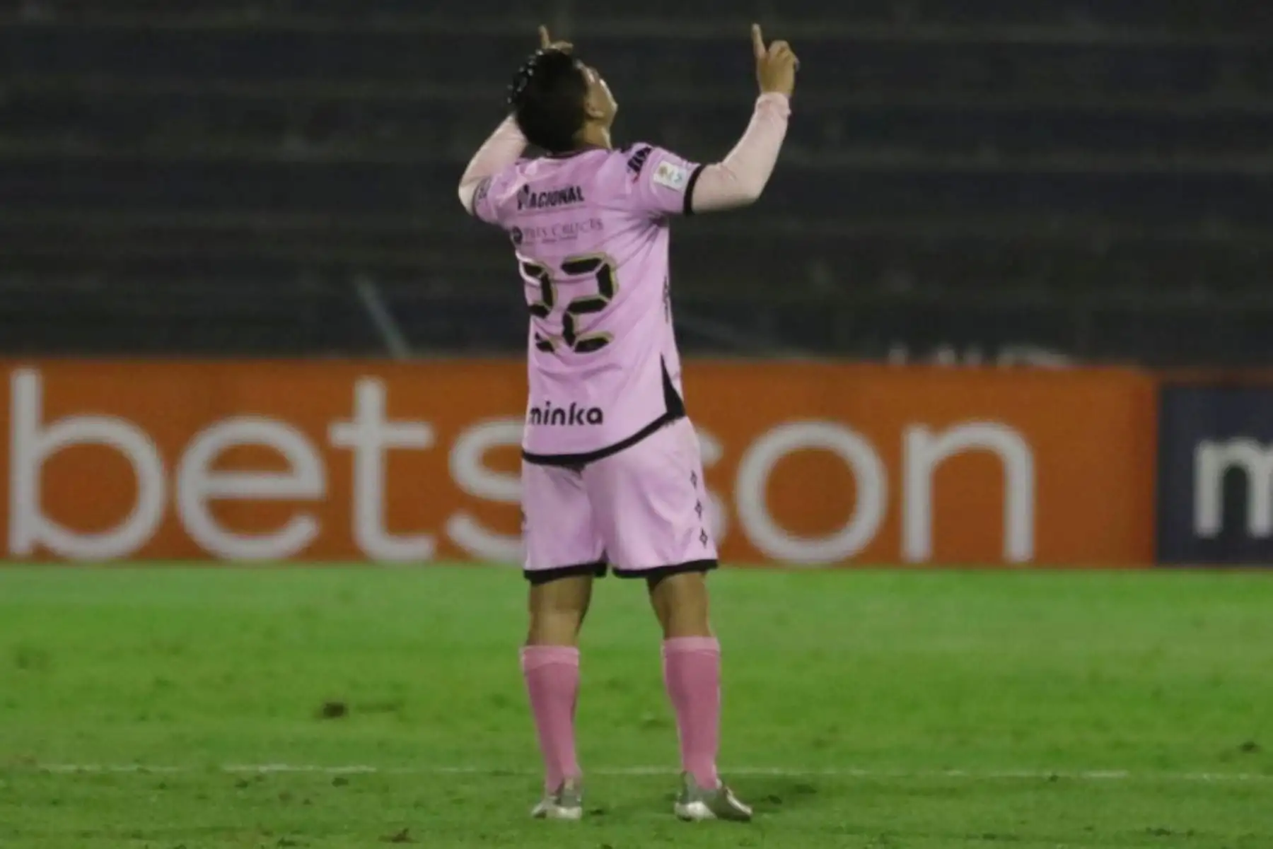 El futbolista del Sport Boys, Walter Vásquez celebra su gol anotado ante el club Melgar    por la jornada nueve de la Liga 1, en el estadio Alejandro Villanueva. 
Foto: ANDINA/Liga 1