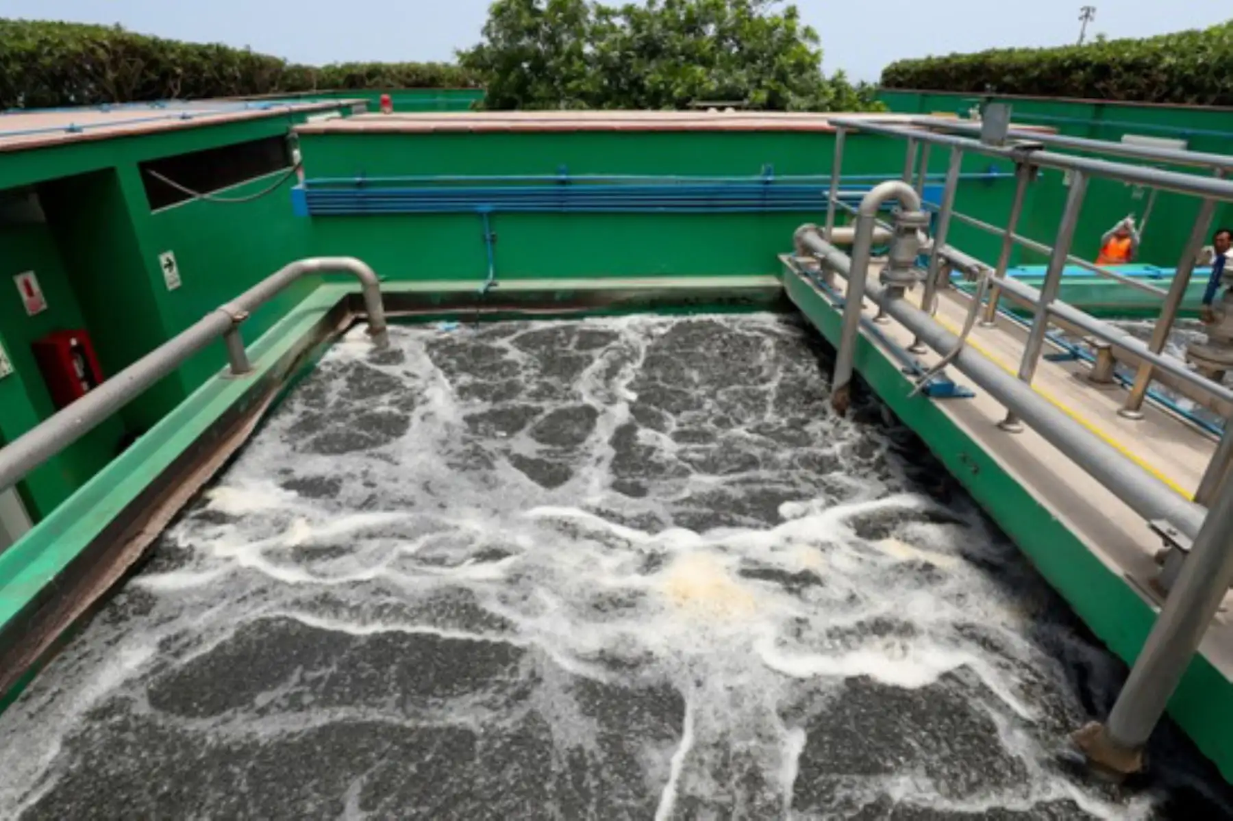 Según el Minam, la meta del Plan Nacional de Acción Ambiental al 2021 es lograr que el 100 % de las aguas residuales urbanas sean tratadas en las PTAR y el 50 % sean reusadas. Foto: ANDINA/Minam