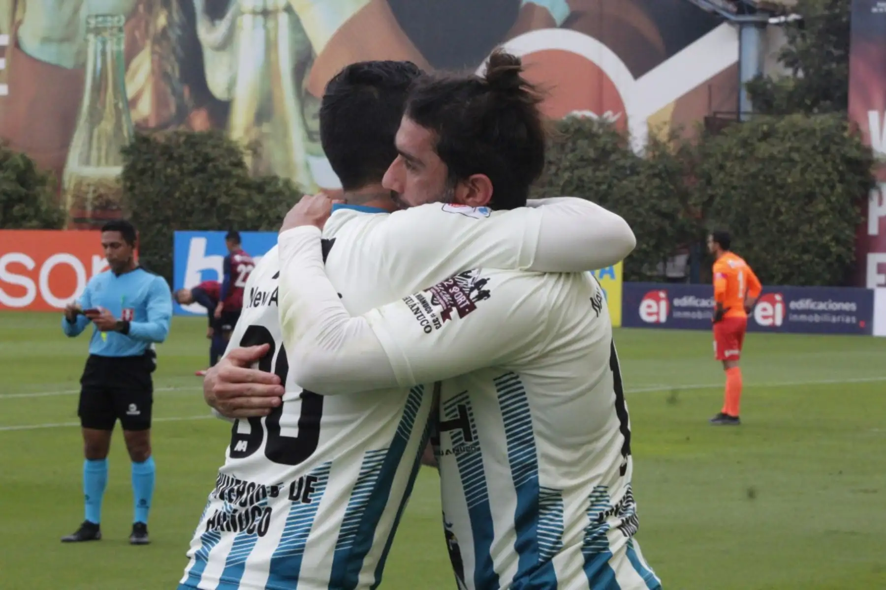 Jugadores de  Alianza UDH celebran tras el empate ante el deportivo Municipal durante el encuentro que disputan ambas escuadras en el estadio Videna por la fecha 9 de la Liga 1. 
Foto: Liga 1