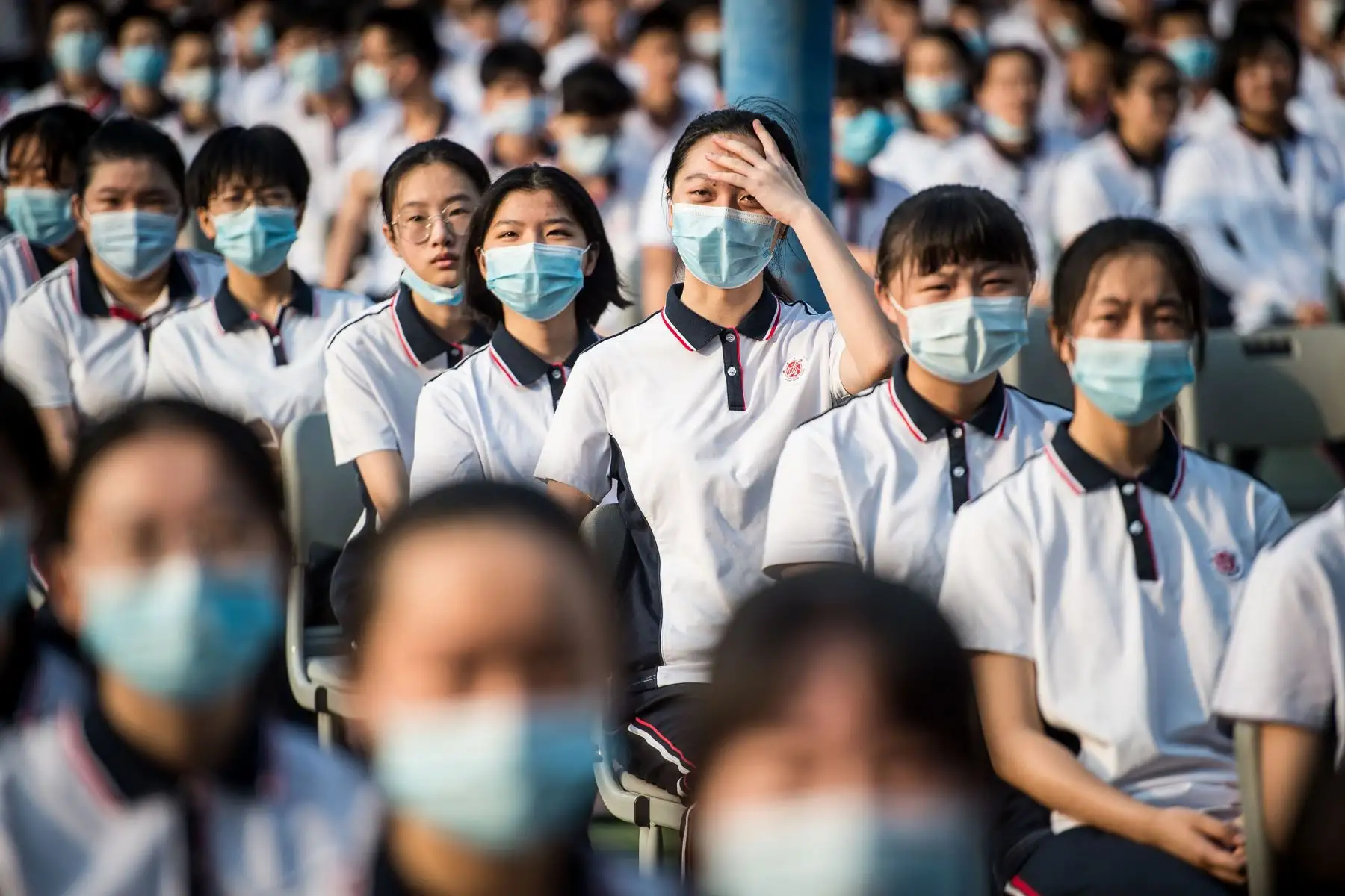 Los estudiantes asisten al centenario de la fundación de la escuela secundaria de Wuhan en el primer día del nuevo semestre en Wuhan, en la provincia central de Hubei de China.
Foto: AFP