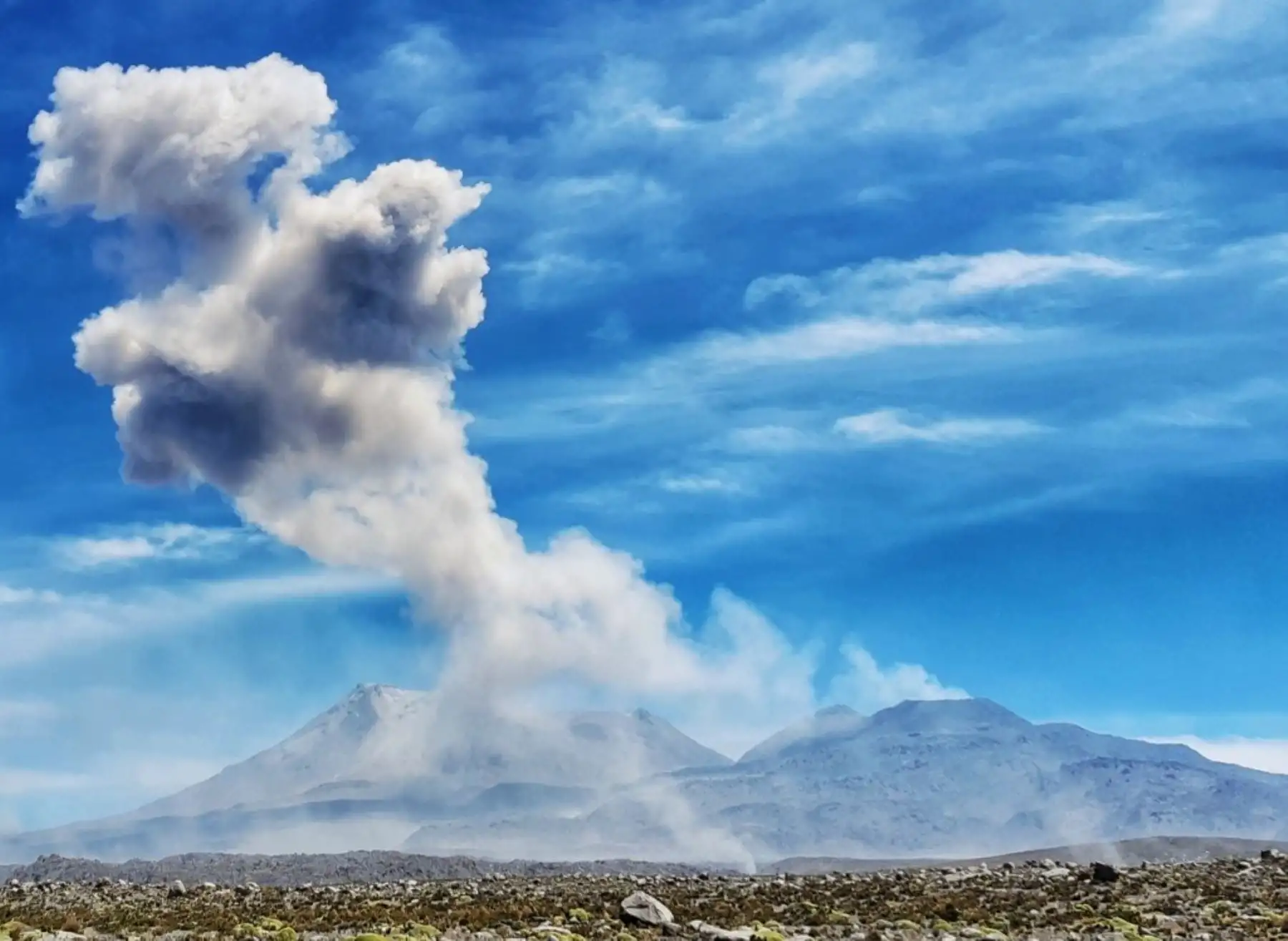El volcán Sabancaya registró un promedio de 29 explosiones al día en la última semana de agosto, reveló el Instituto Geofísico del Perú.