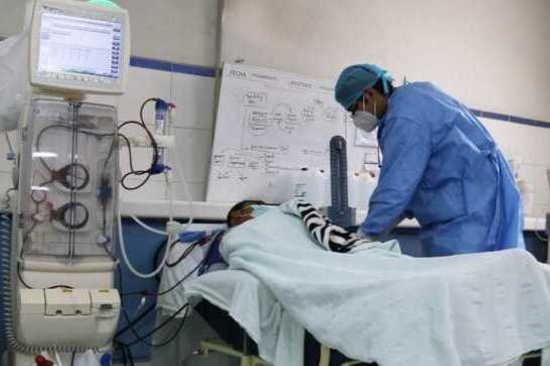 Minsa: pacientes renales continúan recibiendo hemodiálisis en el hospital Loayza. Foto: ANDINA/difusión.