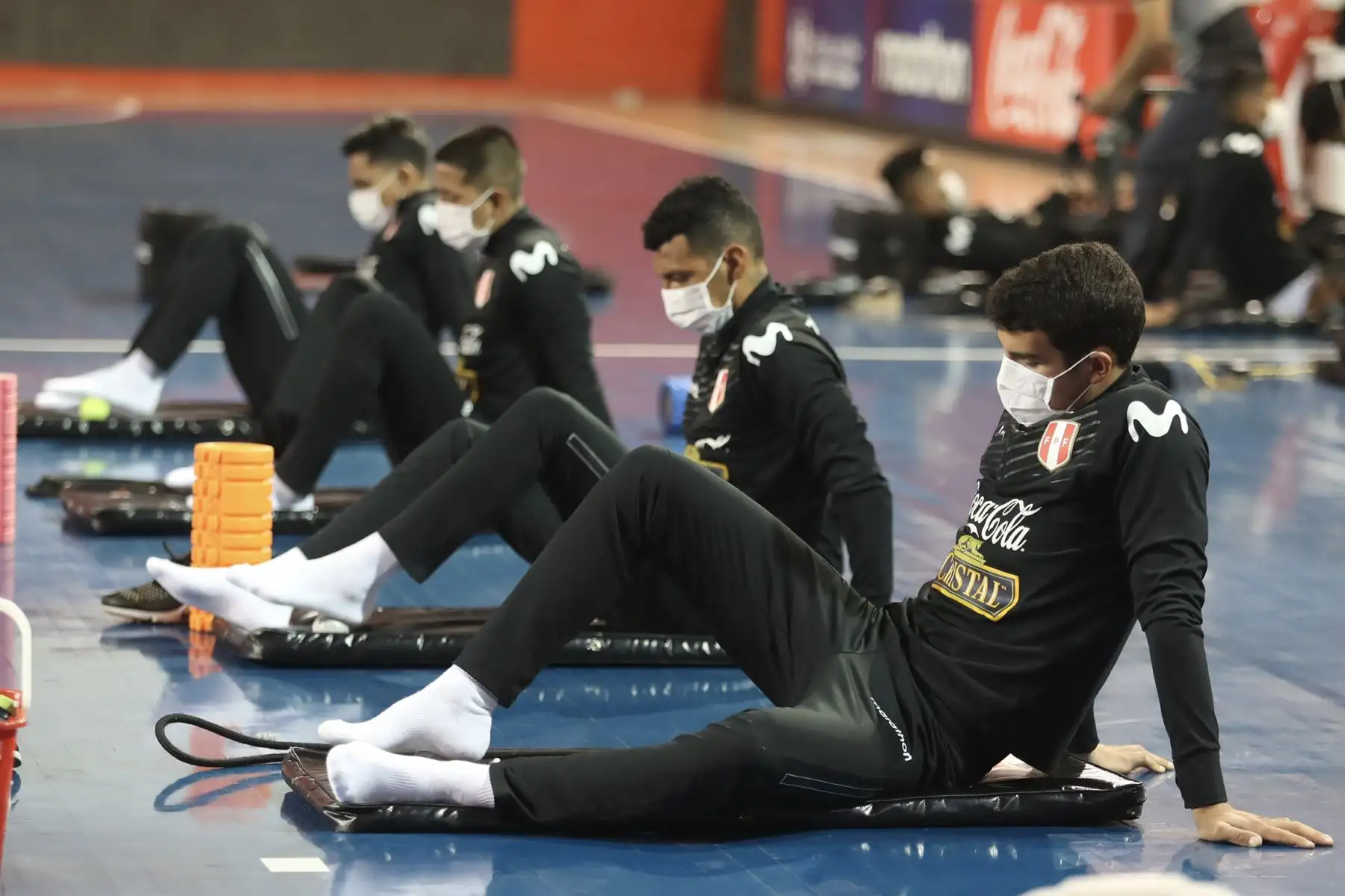 La selección peruana inició sus entrenamientos en la Videna. Previo al inicio de los entrenamientos, los seleccionados nacionales pasaron pruebas serológicas, cumpliendo los protocolos de seguridad. 
Foto:ANDINA/FPF