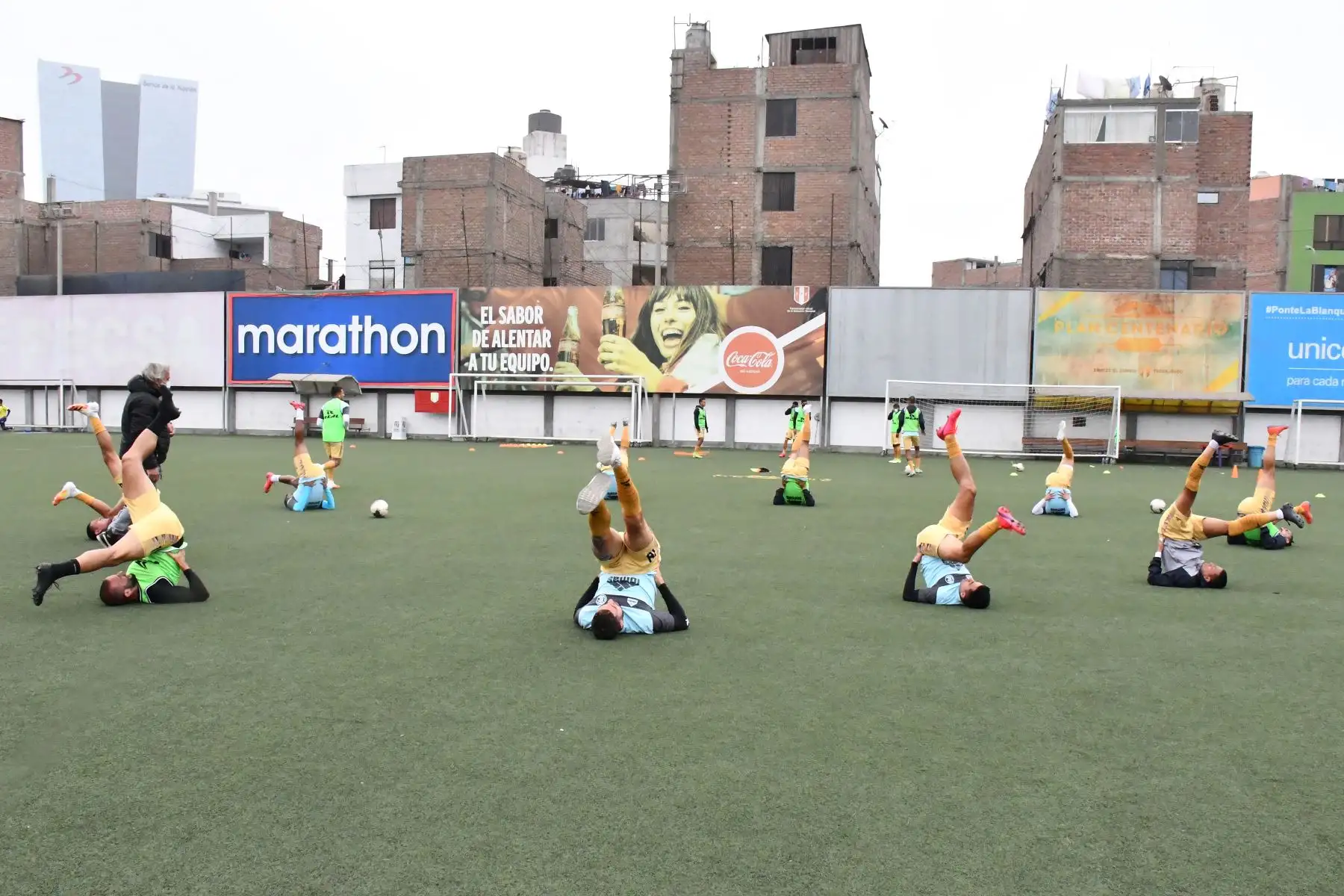 Jugadores del UTC realizan calentamiento previo al inicio del partido contra Carlos Stein por la jornada nueve de la Liga 1. Foto: @LigaFutProf