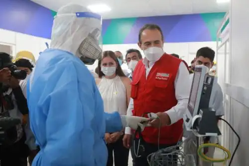 El ministro de Transportes y Comunicaciones, Carlos Estremadoyro, viajó a Amazonas para entregar dos centros de atención y aislamiento temporal para pacientes covid-19. Foto: MTC ANDINA/Difusión