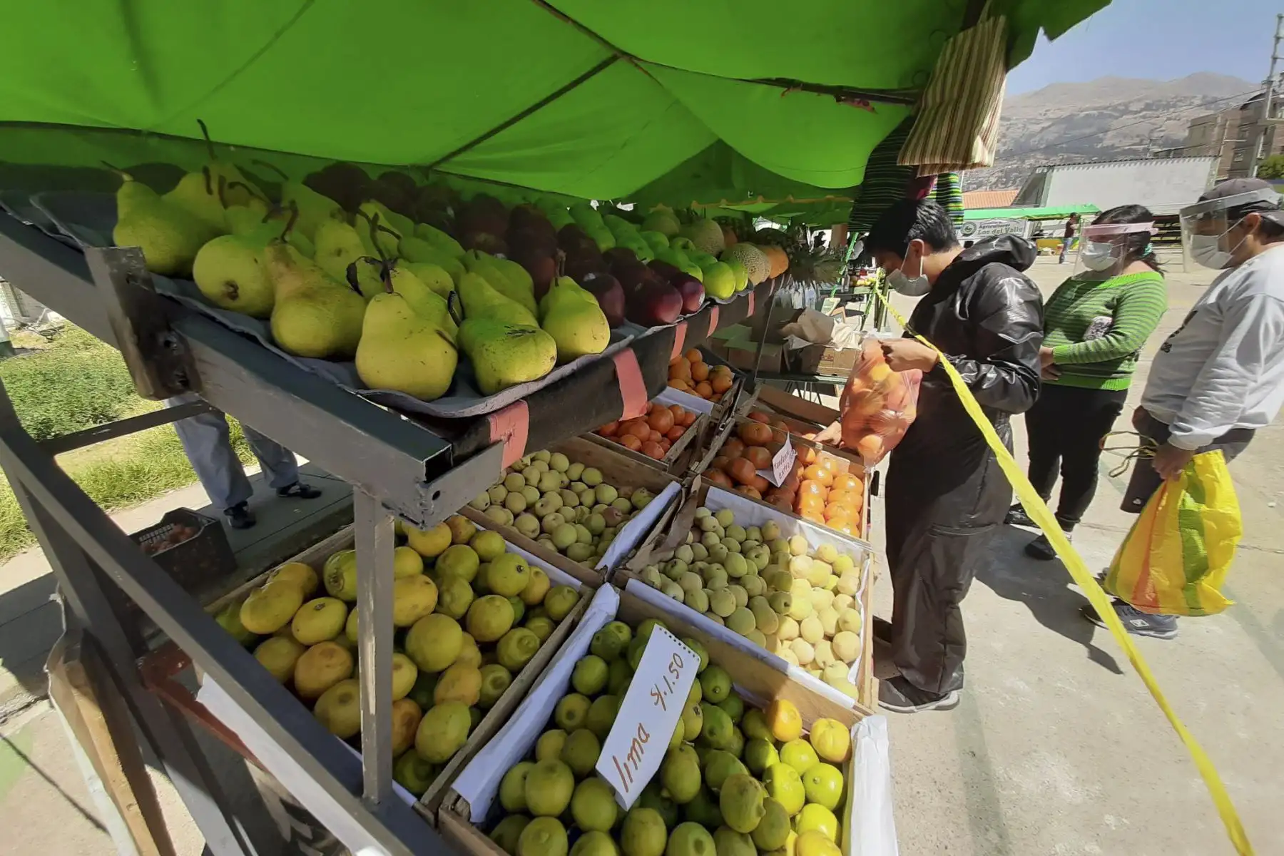 En la ciudad de Huaraz, capital de la región Áncash, se instaló mercado itinerante. Foto: ANDINA/Difusión