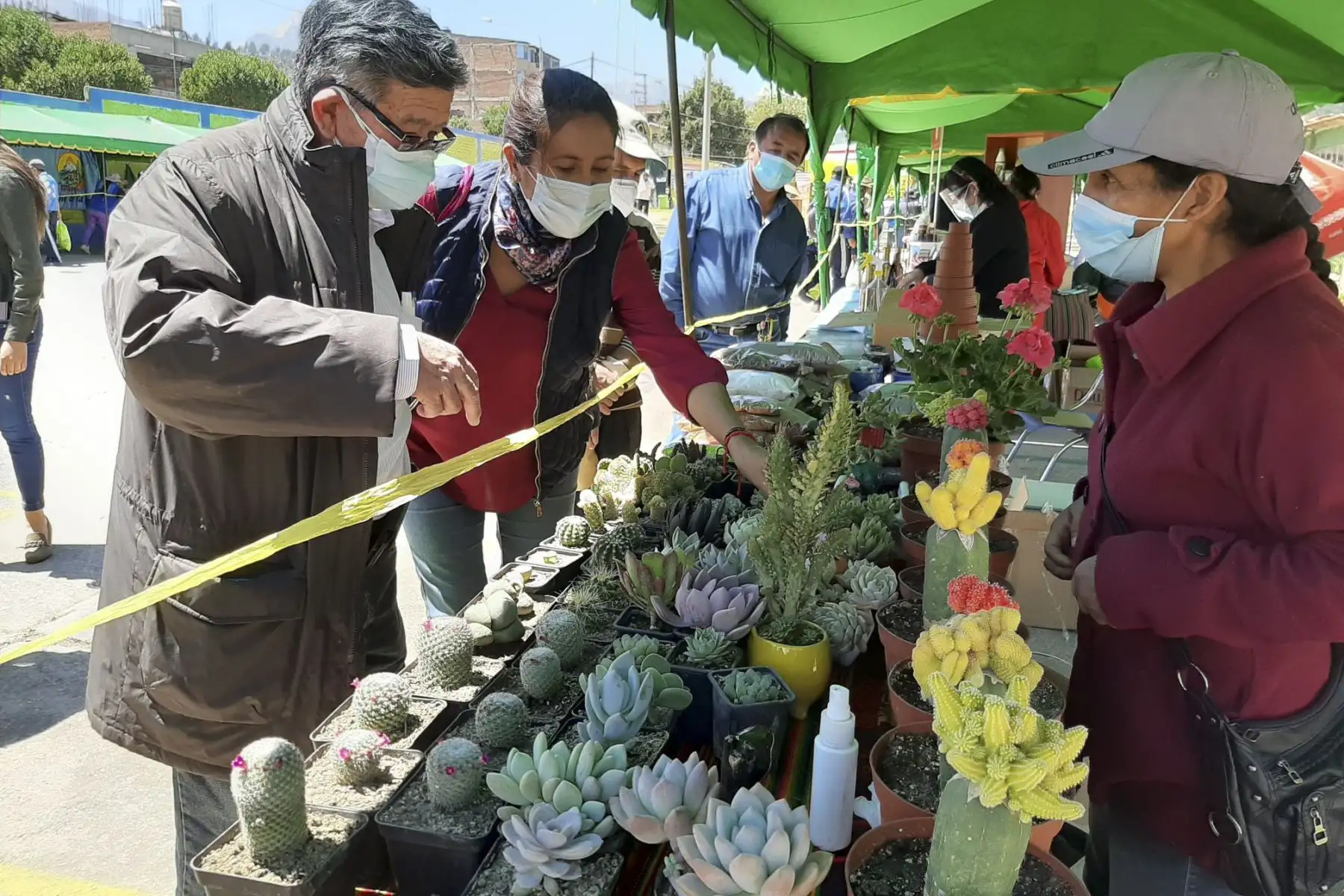 En la ciudad de Huaraz, capital de la región Áncash, se instaló mercado itinerante. Foto: ANDINA/Difusión