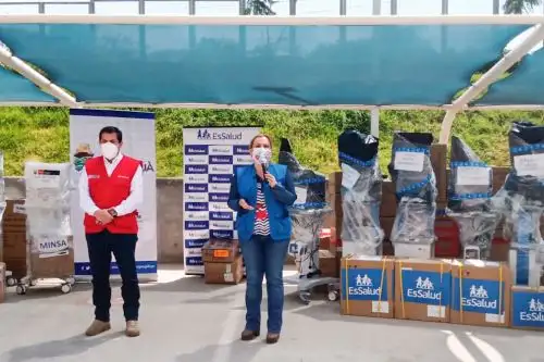 EsSalud dispuso el desplazamiento de un contingente médico desde Lambayeque hasta Moquegua para ayudar en las operaciones de los equipos que fueron instalados en la renovada área uci del hospital de EsSalud.