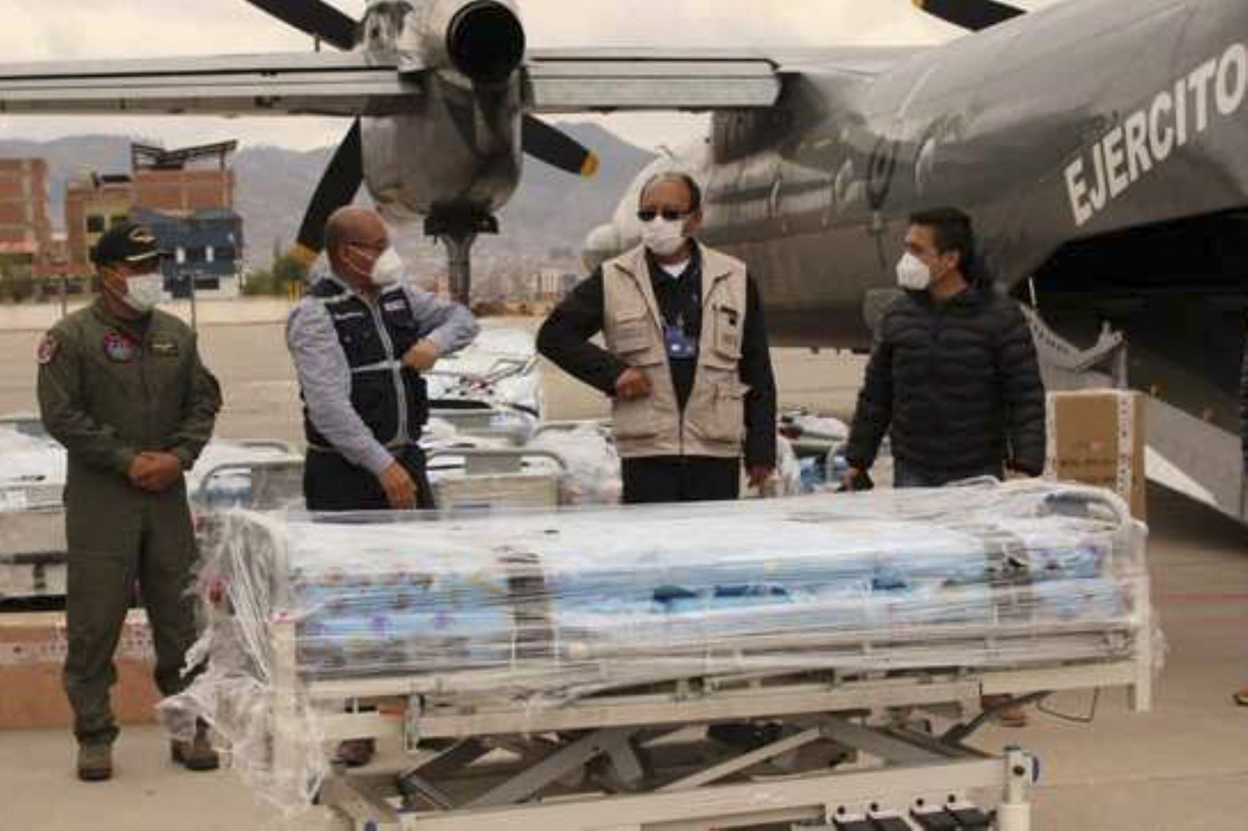 El Ministerio de Salud envió personal médico y equipos para instalar diez nuevas camas uci en el Cusco.