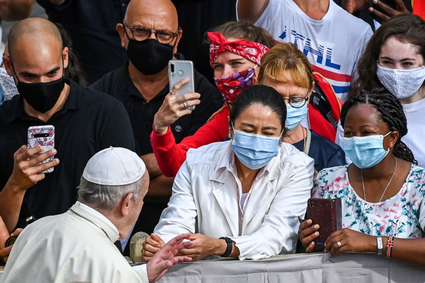 El Papa Francisco reanudará las audiencias públicas semanales limitadas, después de que el jefe de la Iglesia Católica detuviera la práctica debido a la pandemia de coronavirus. Foto:AFP.