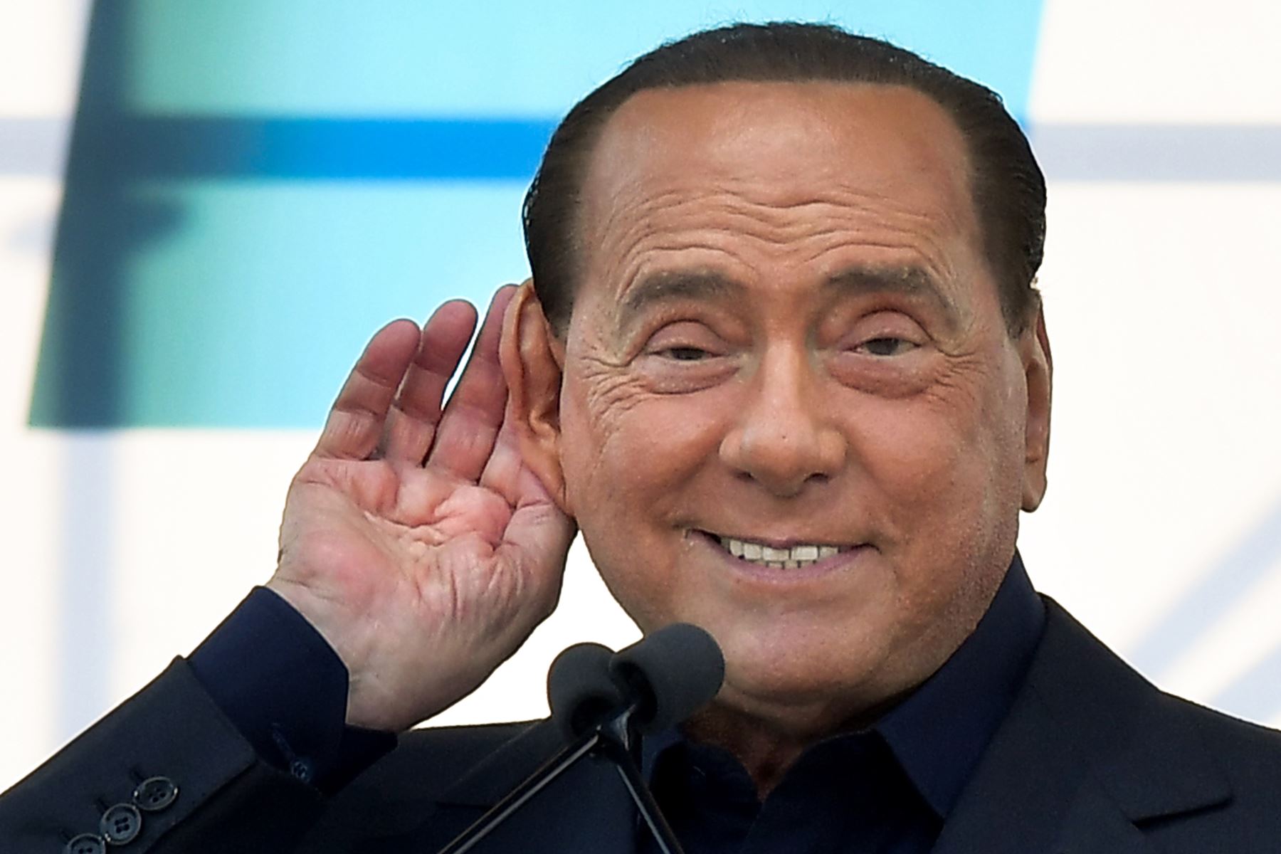 En esta foto de archivo tomada el 19 de octubre de 2019, el líder del partido liberal-conservador italiano Forza Italia, Silvio Berlusconi hace gestos mientras habla durante una manifestación en Roma. Según los medios italianos el 2 de septiembre de 2020, Silvio Berlusconi dio positivo por covid-19. Foto: AFP